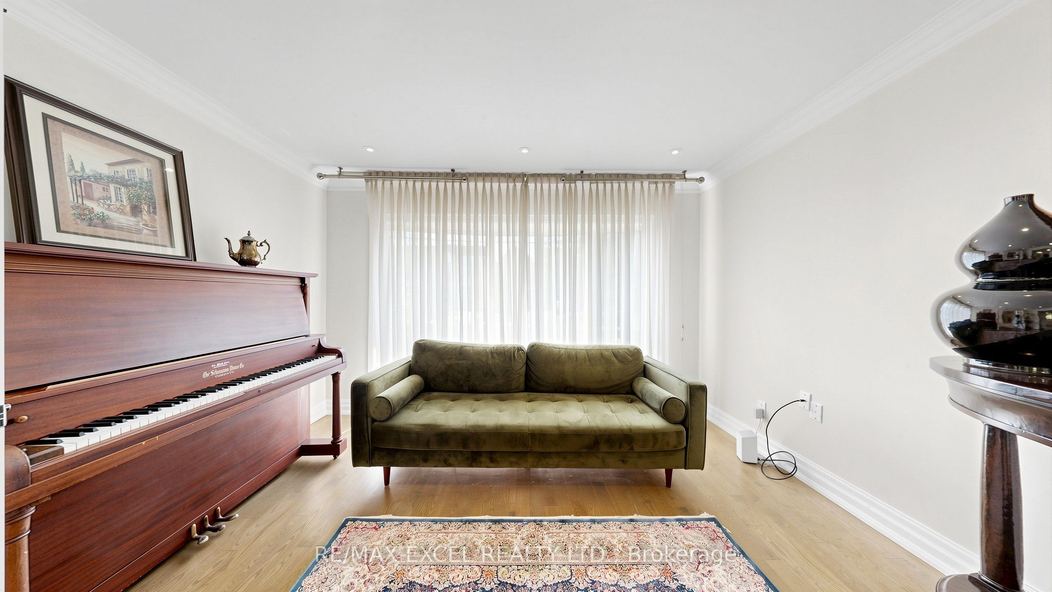 42 Blackforest Drive, Richmond Hill, ON L4E 2N6 photo 3