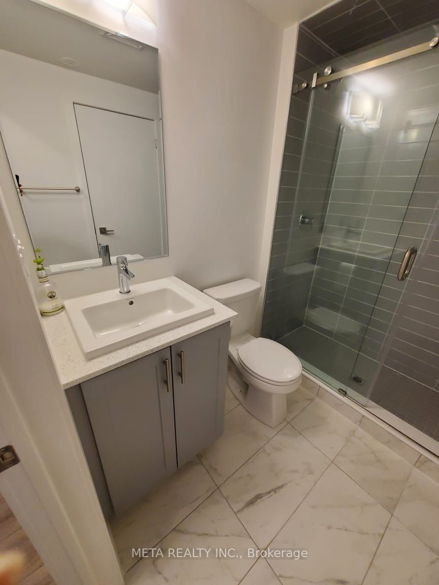 22 Lytham Green Circle 13, Newmarket, ON L3Y 0H3 photo 4