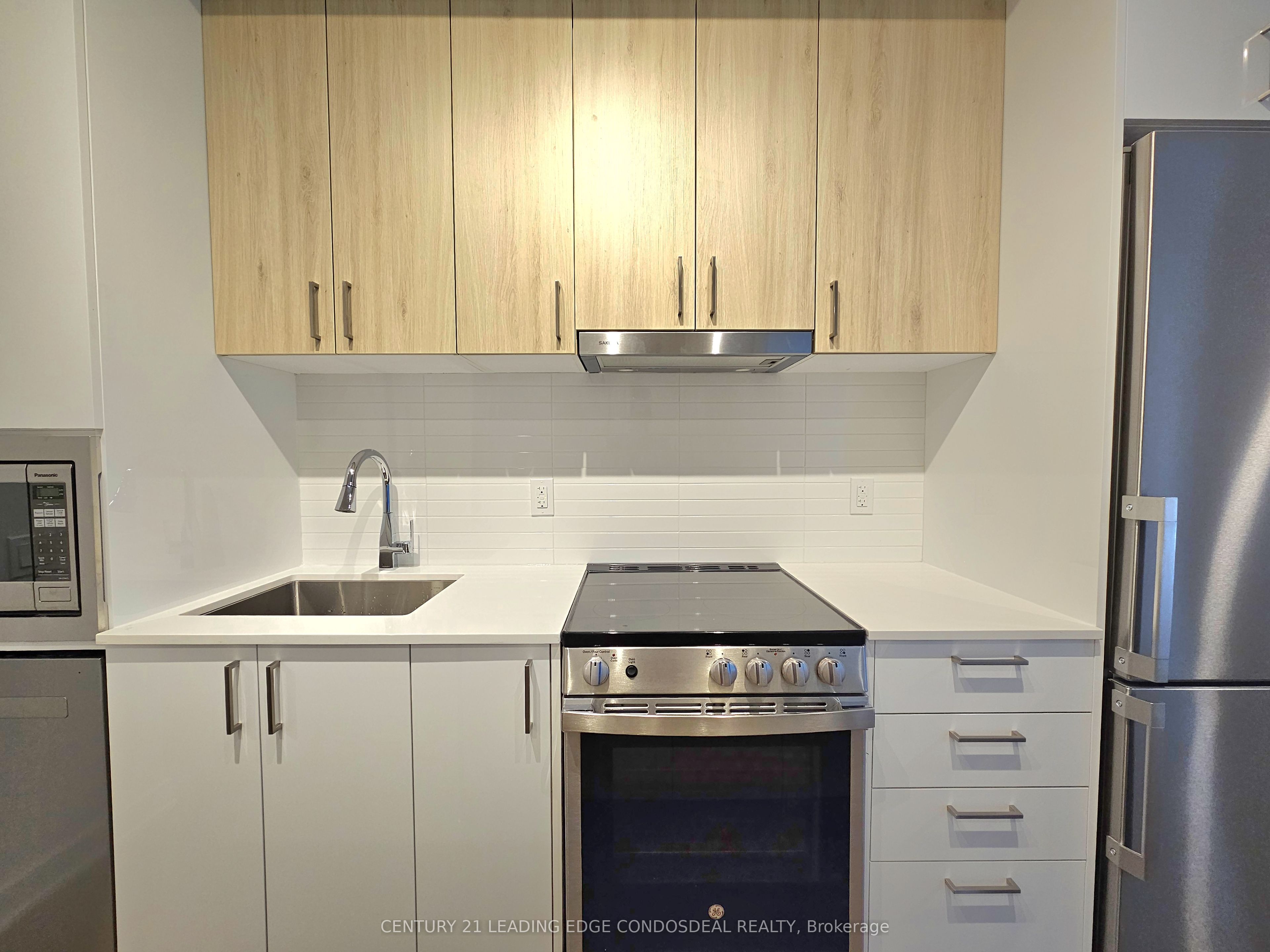 30 Upper Mall Way 419, Vaughan, ON L4J 0L7 photo 3