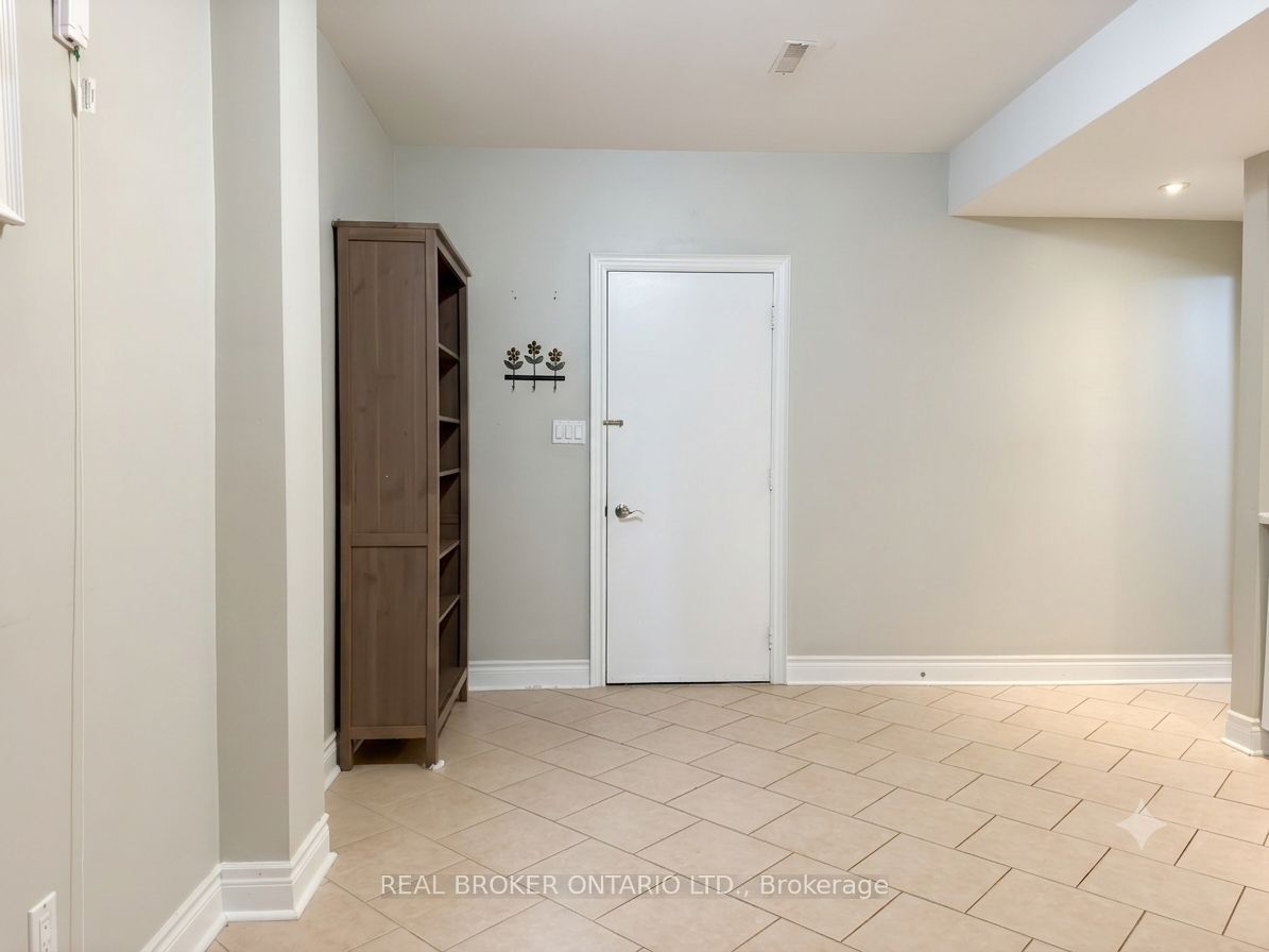 5 Twinberry Crescent Lower, Vaughan, ON L4L 3X5 photo 3