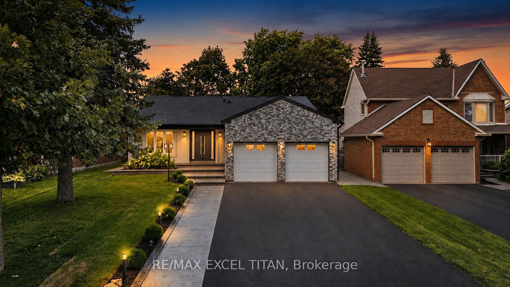 258 Glenway Circle, Newmarket, ON L3Y 7S7