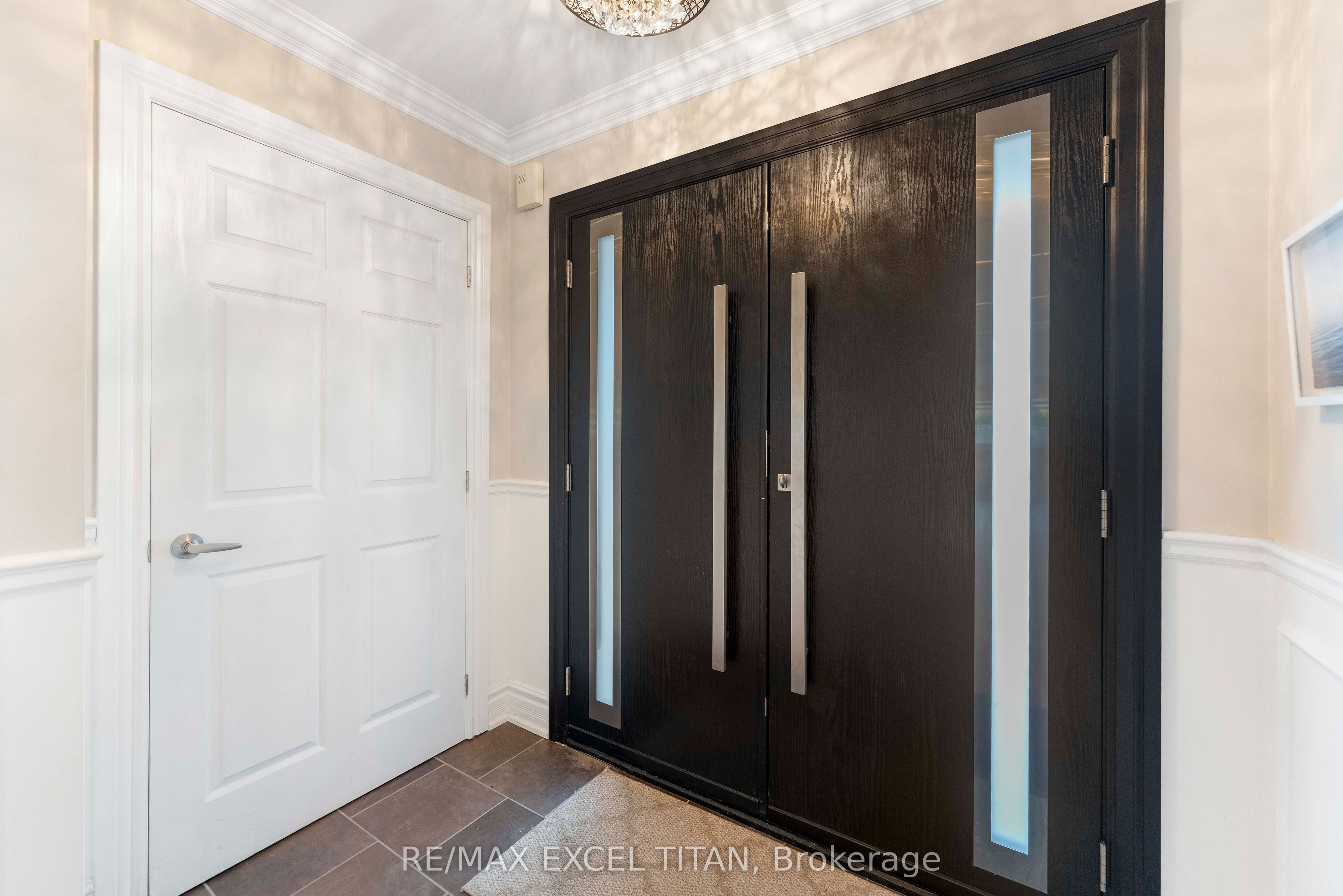258 Glenway Circle, Newmarket, ON L3Y 7S7 photo 4