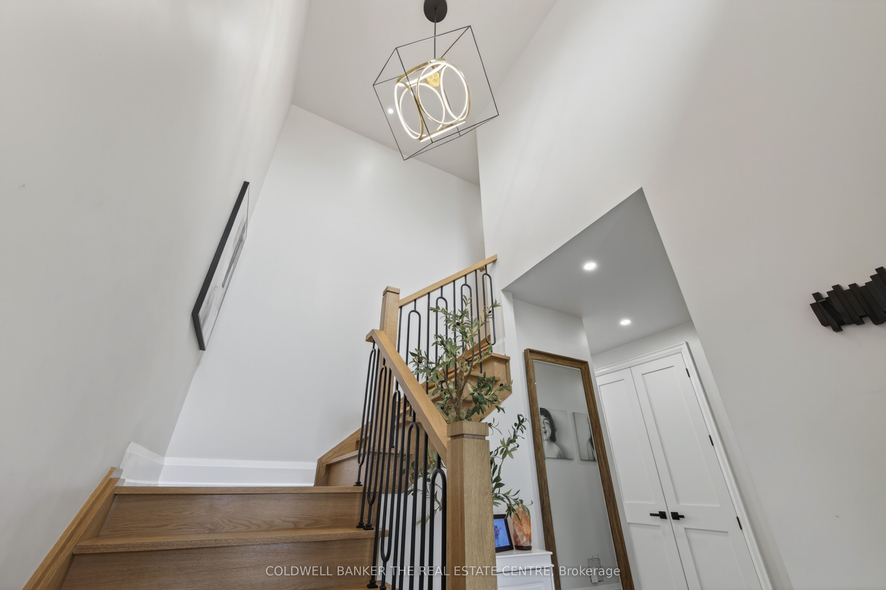 684 Lakelands Avenue, Innisfil, ON L9S 4E6 photo 5