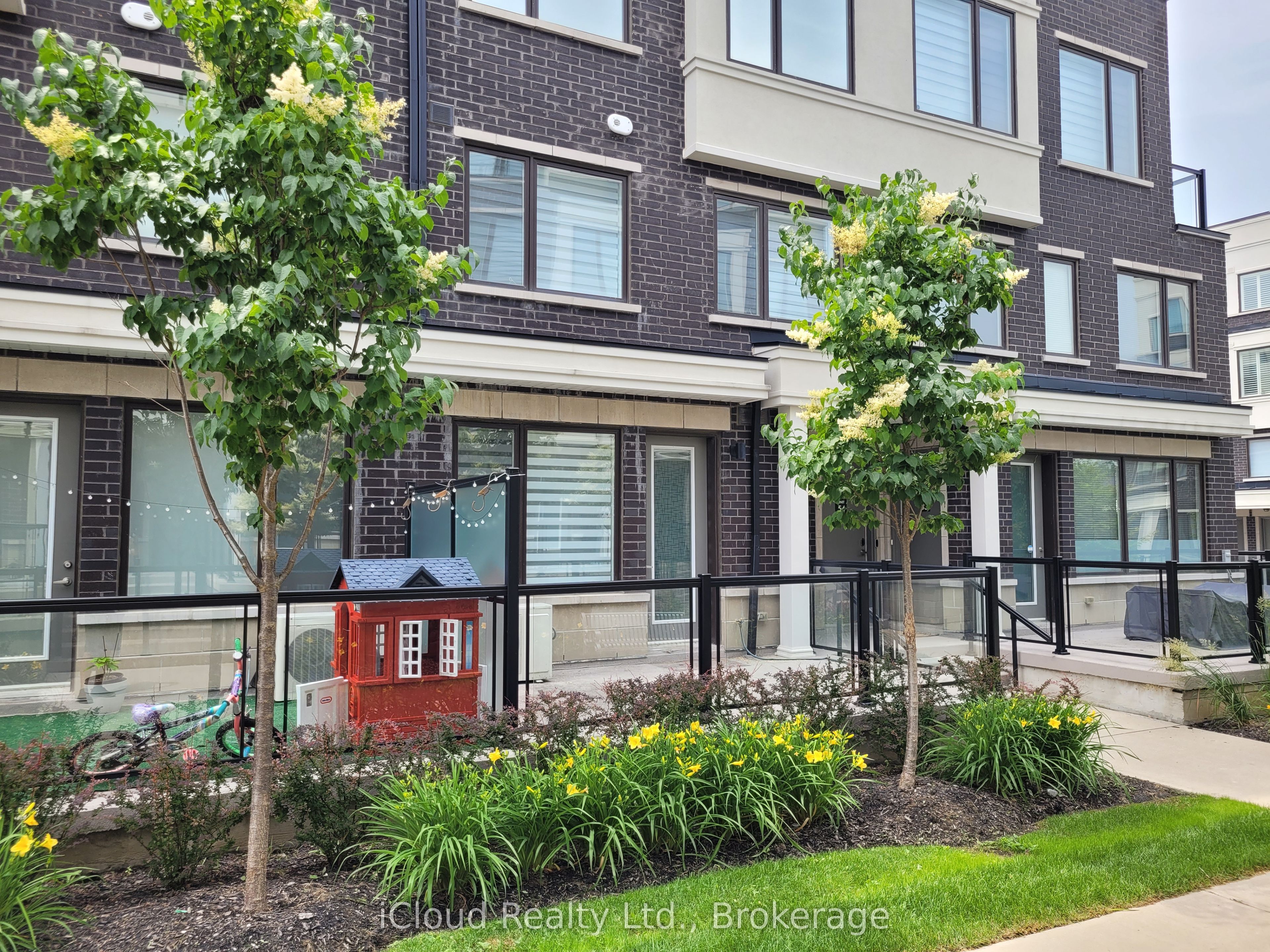 300 Alex Gardner Circle 55, Aurora, ON L4G 3G5 photo 3
