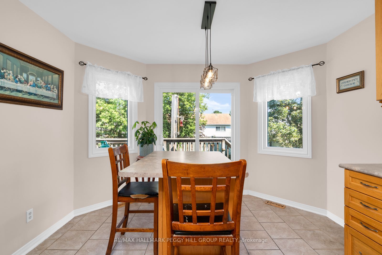 31 Edenbridge Drive, Essa, ON L3W 0K7 photo 4