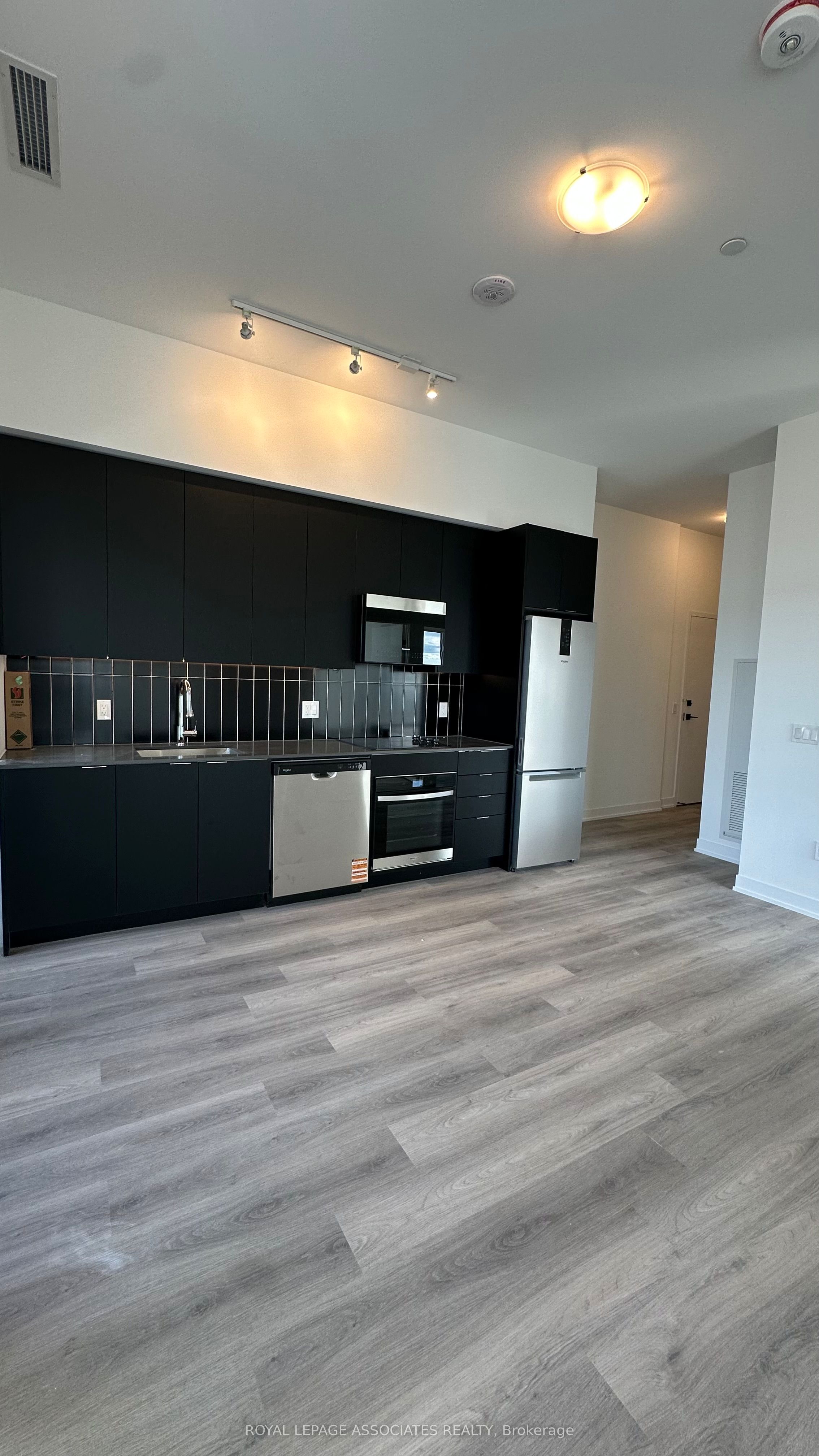10 Abeja Street 2709, Vaughan, ON L4K 0R4 photo 2