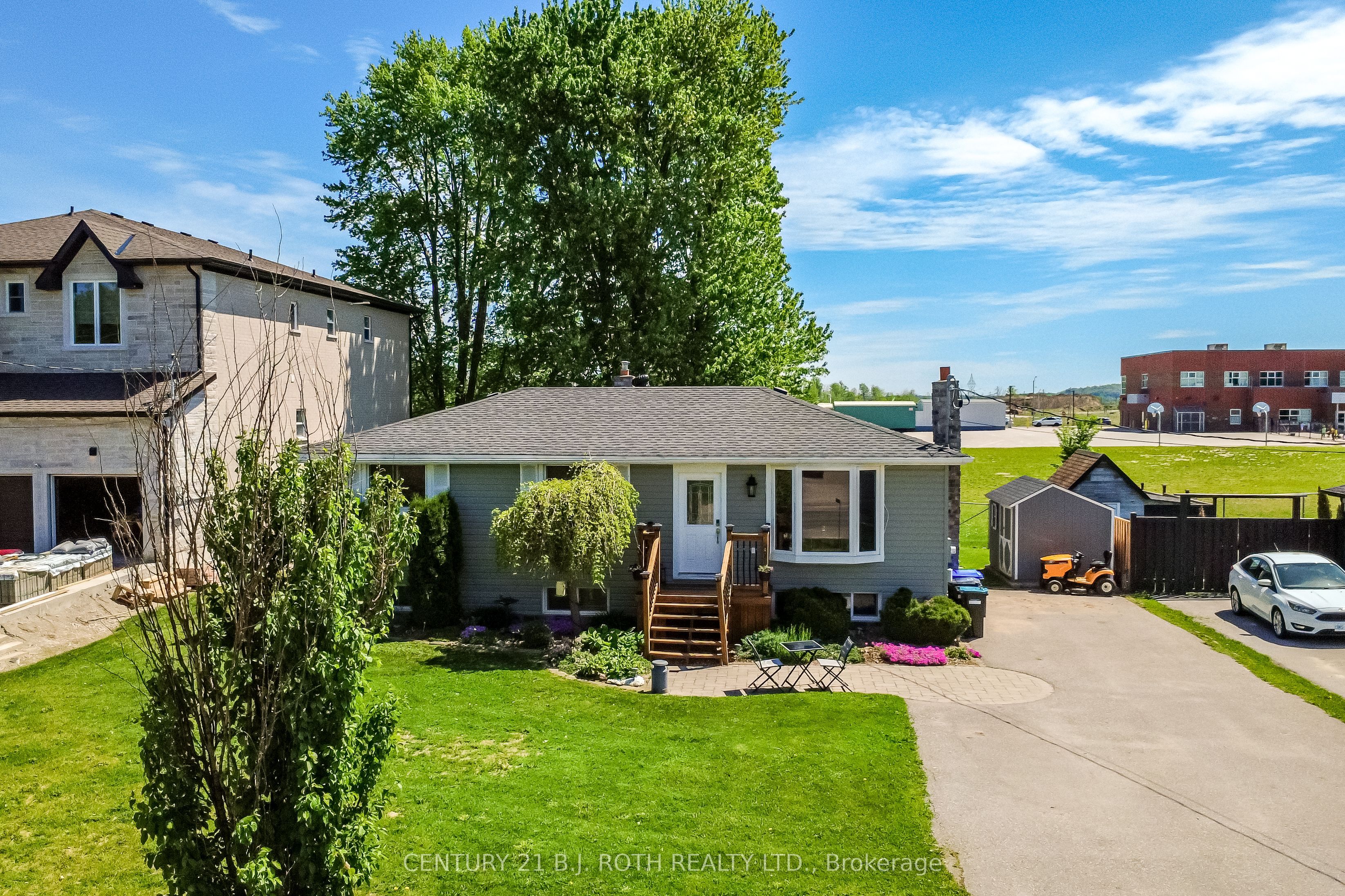671 Simcoe Road, Bradford West Gwillimbury, ON L3Z 4B4 photo 2