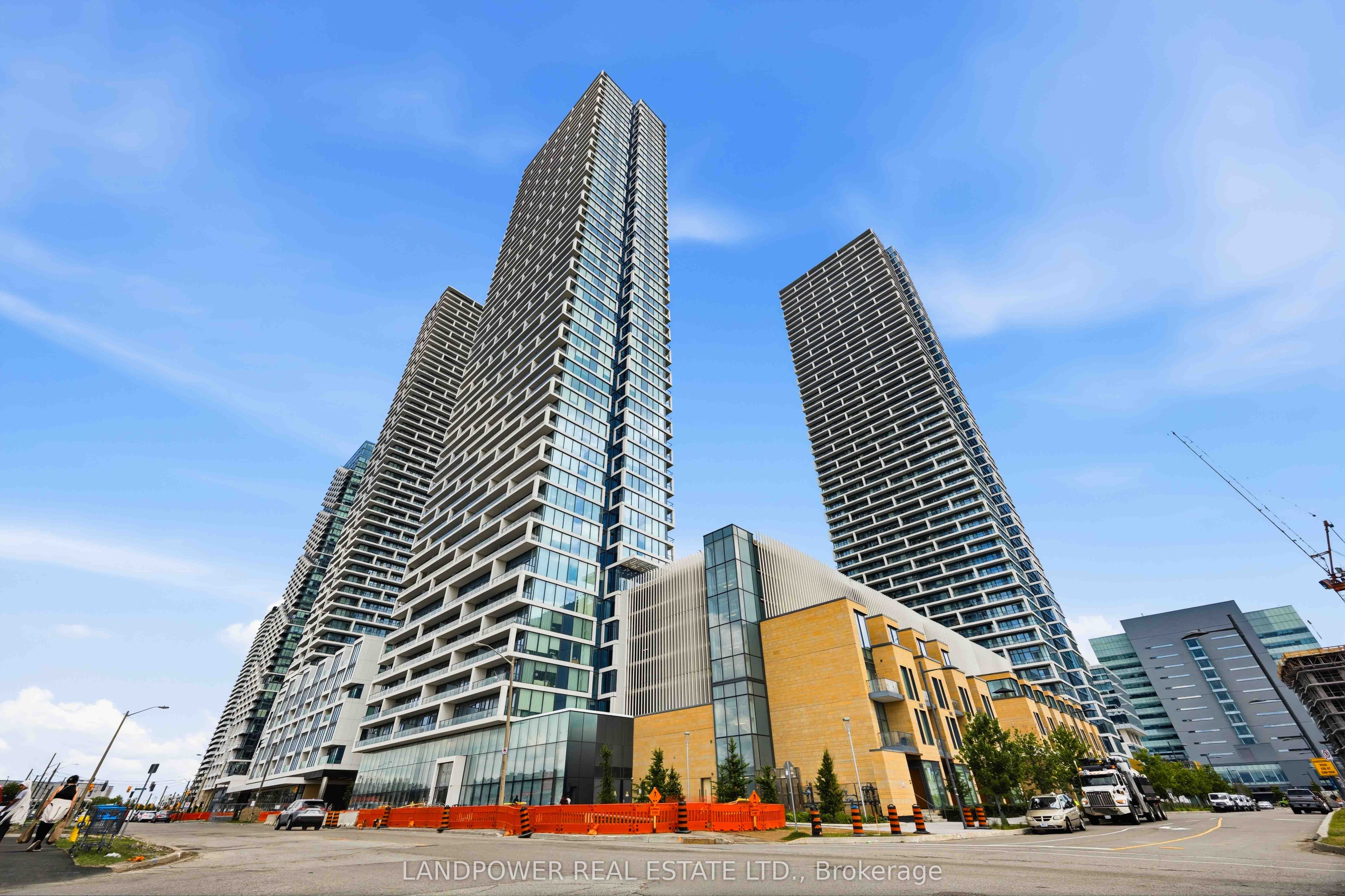 898 Portage Parkway 4210, Vaughan, ON L4K 0J6 photo 4