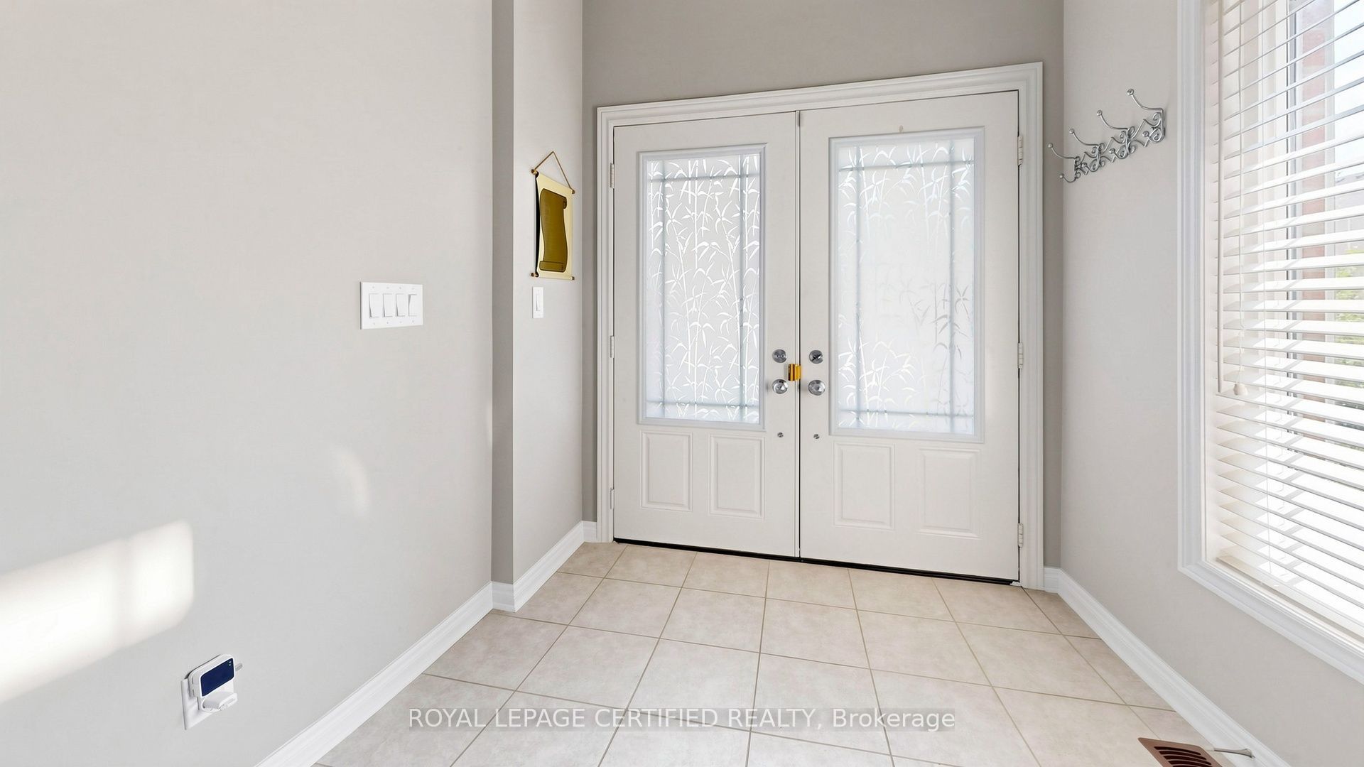 153 Romanelli Crescent, Bradford West Gwillimbury, ON L3Z 0X6 photo 4