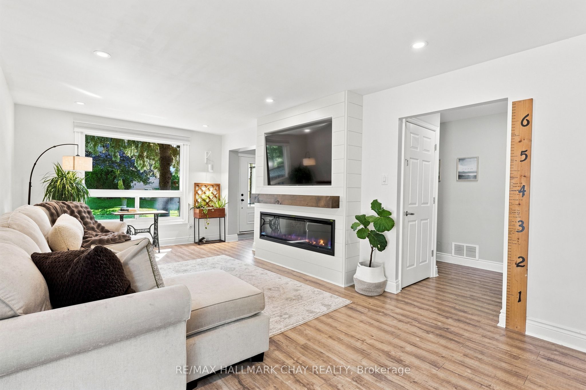 278 Carlisle Street, Newmarket, ON L3Y 6C1 photo 3