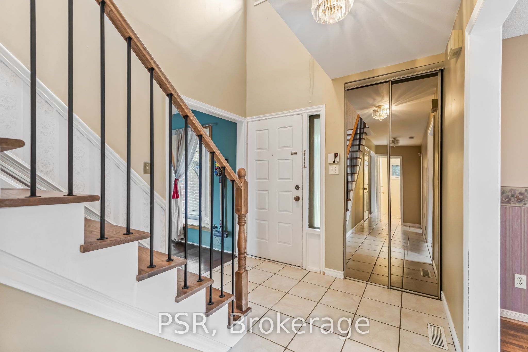 6 Lippincott Court, Richmond Hill, ON L4C 7M5 photo 3
