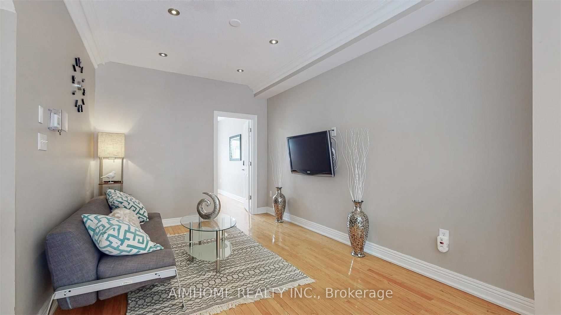 10 Portsmouth Road Upper, Vaughan, ON L6A 3E7 photo 3
