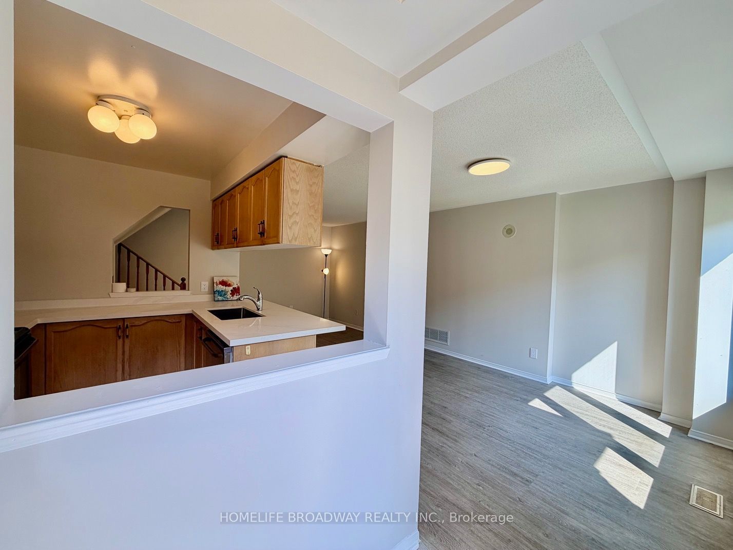 18 Clark Avenue W 55, Vaughan, ON L4J 8H1 photo 3
