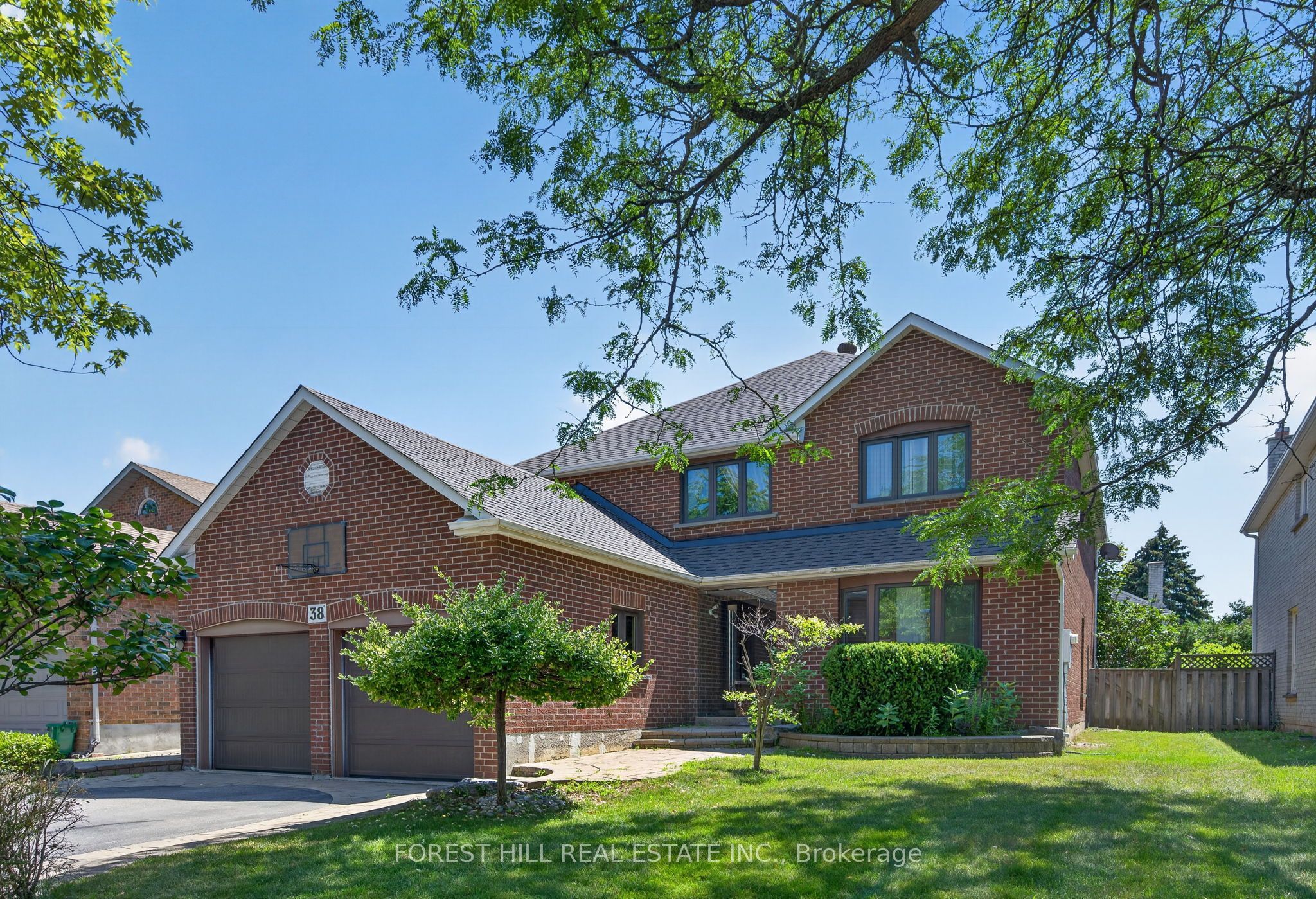 38 Crystal Drive, Richmond Hill, ON L4C 7Y4 photo 2