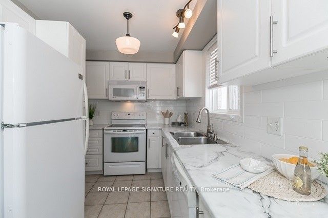 1989 Prince Court, Innisfil, ON L9S 0E7 photo 4