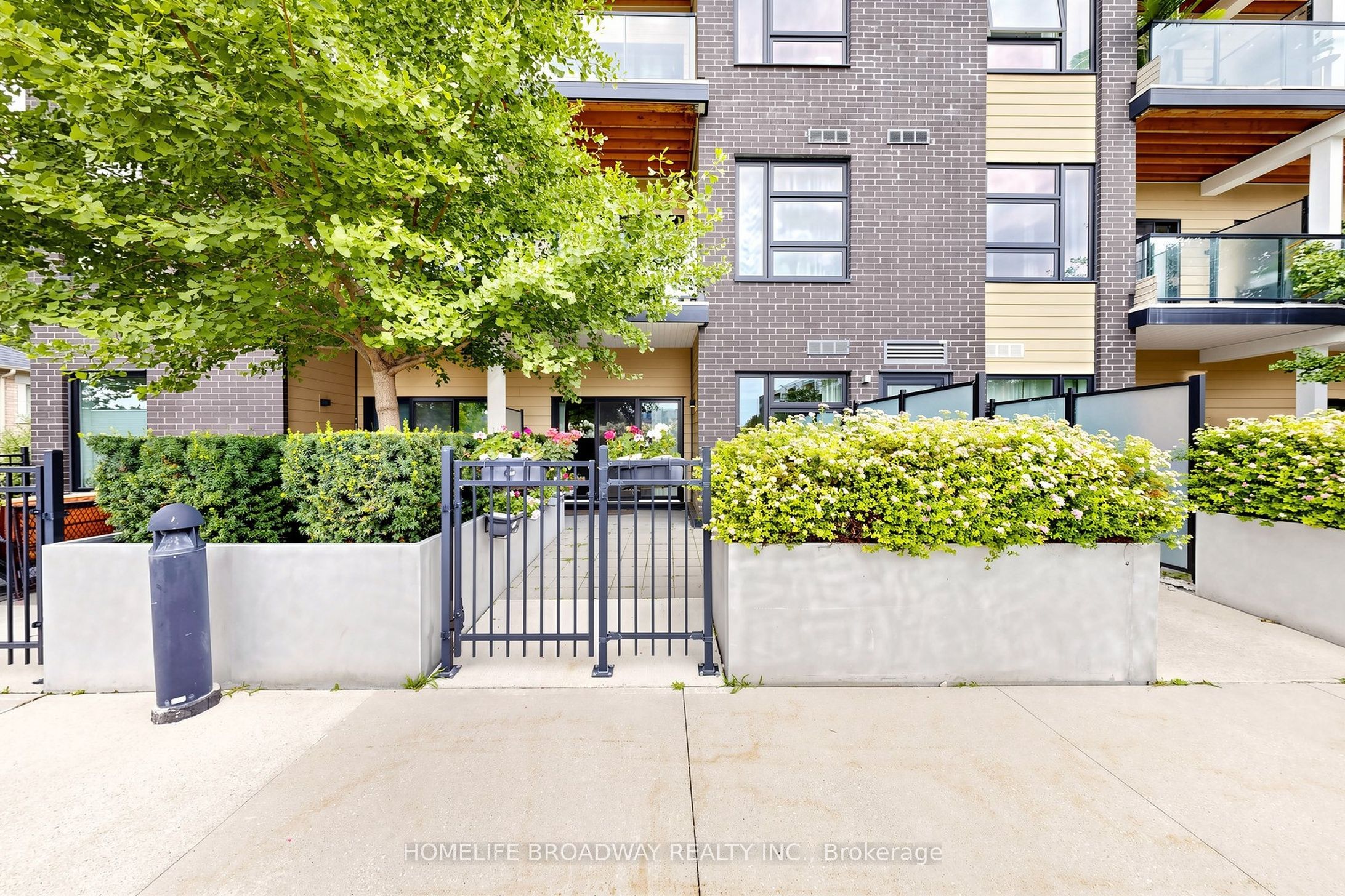 555 William Graham Drive 105, Aurora, ON L4G 3H9 photo 3