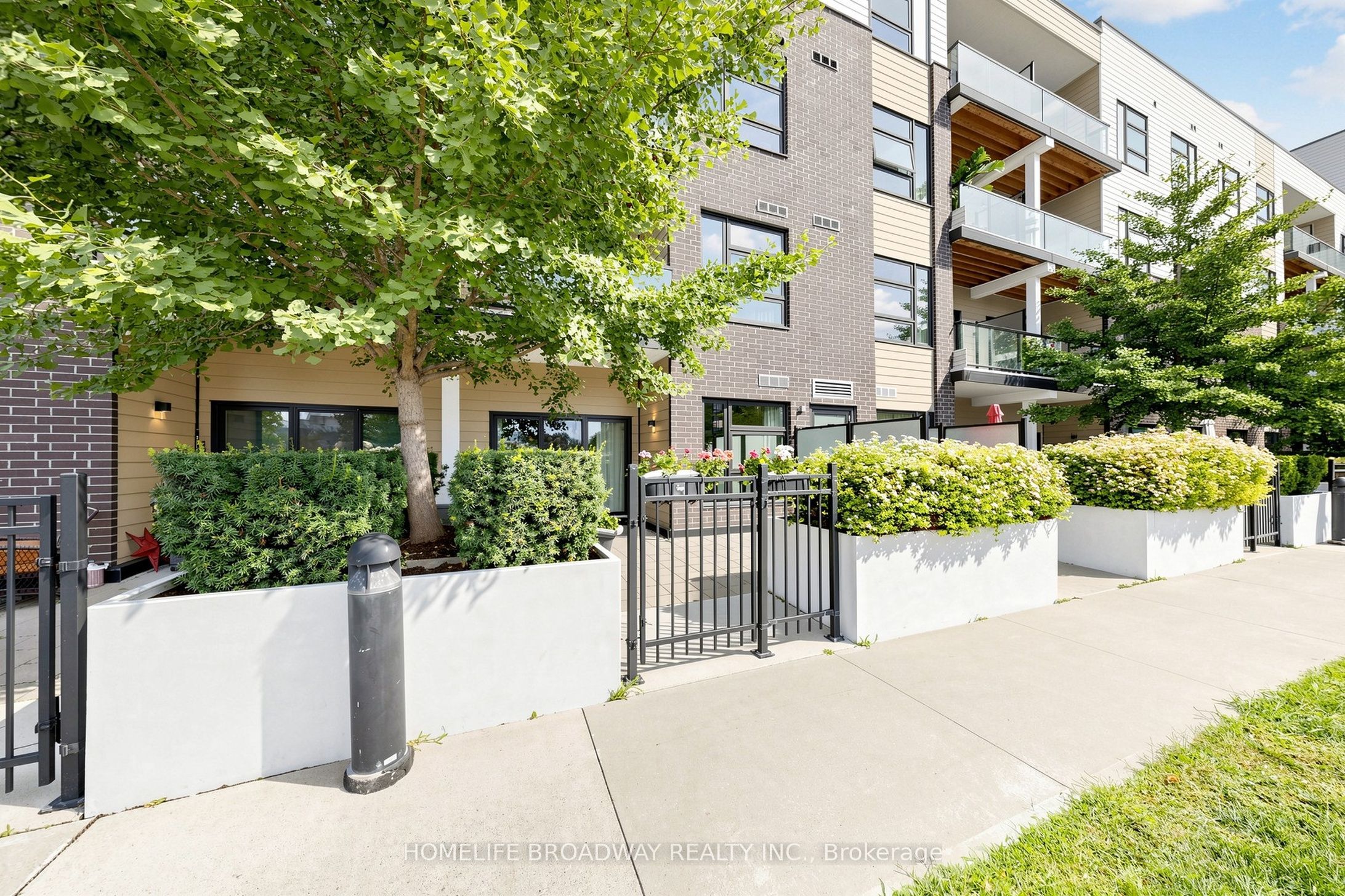 555 William Graham Drive 105, Aurora, ON L4G 3H9 photo 4