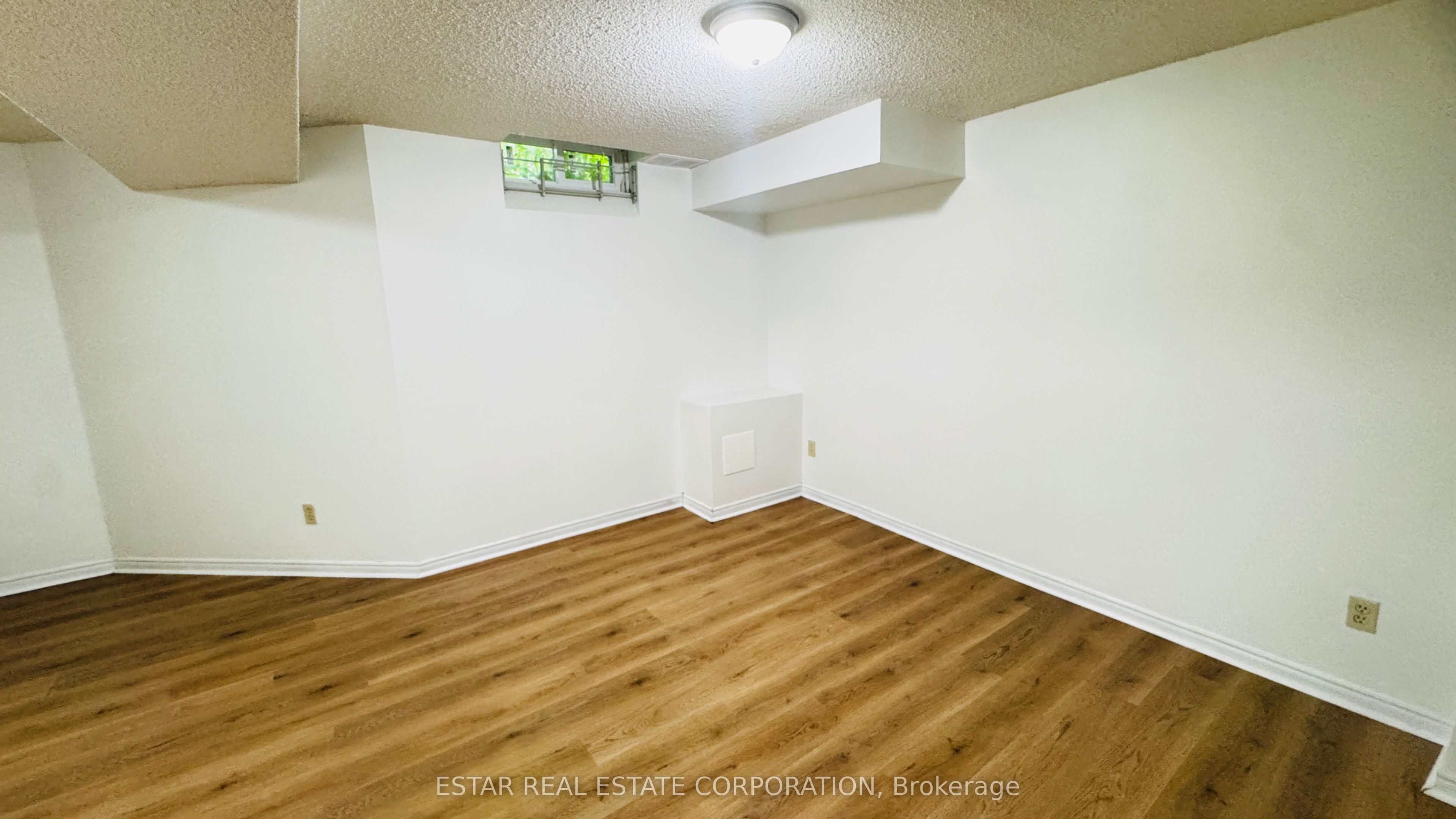 39 Loweswater Avenue Basement, Markham, ON L3R 7W8 photo 2