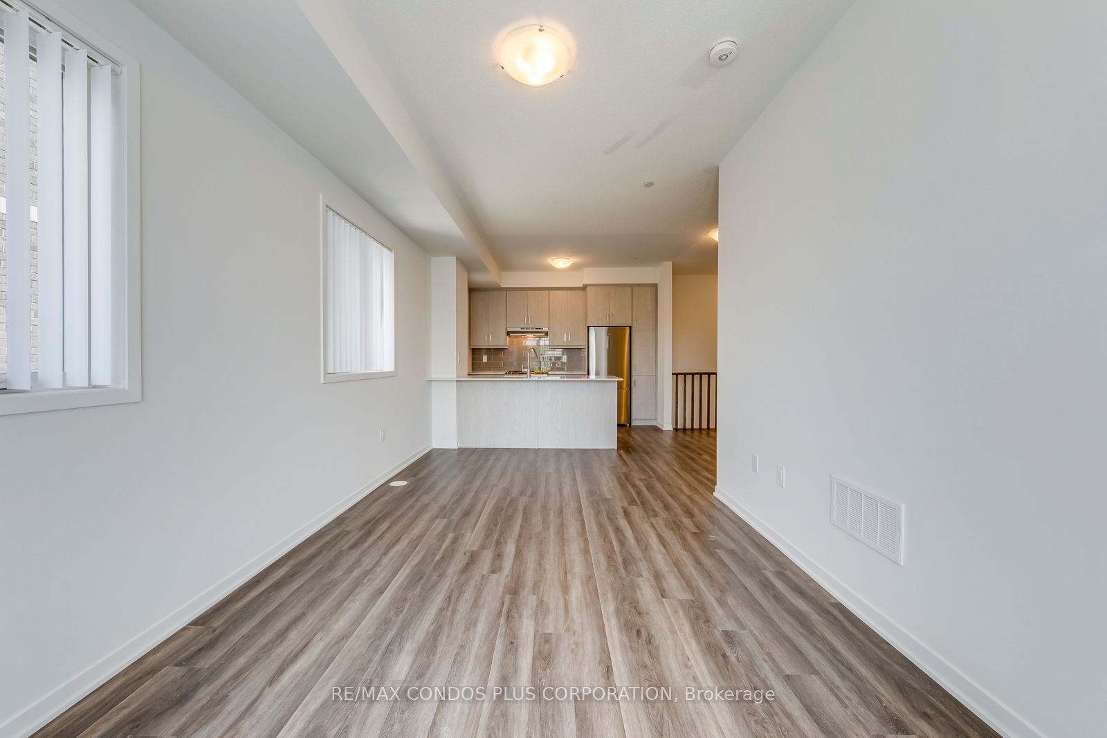 140 Honeycrisp Crescent 281, Vaughan, ON L4K 0N7 photo 4
