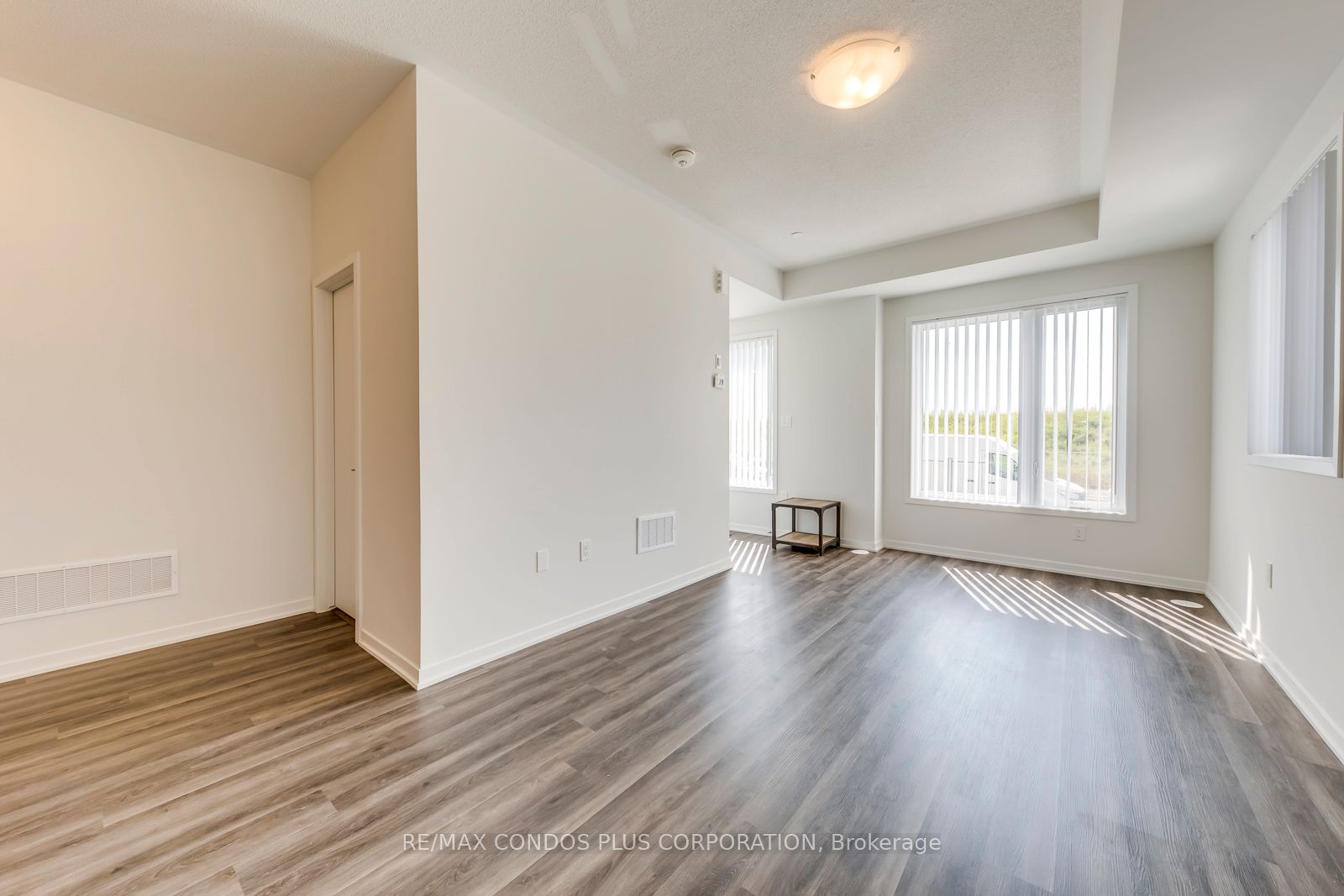 140 Honeycrisp Crescent 281, Vaughan, ON L4K 0N7 photo 5