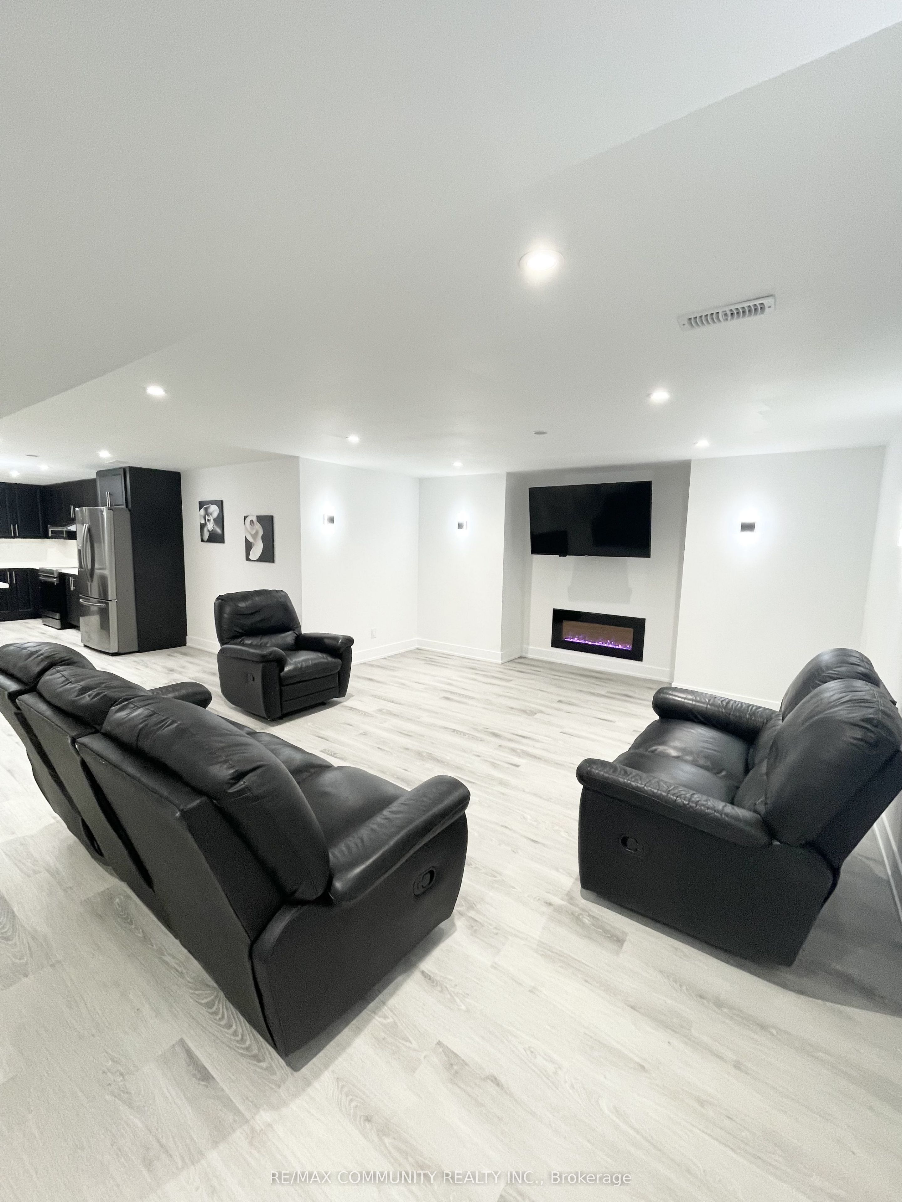 103 Bartsview Circle Basement, Whitchurch-Stouffville, ON L4A 0W3 photo 4