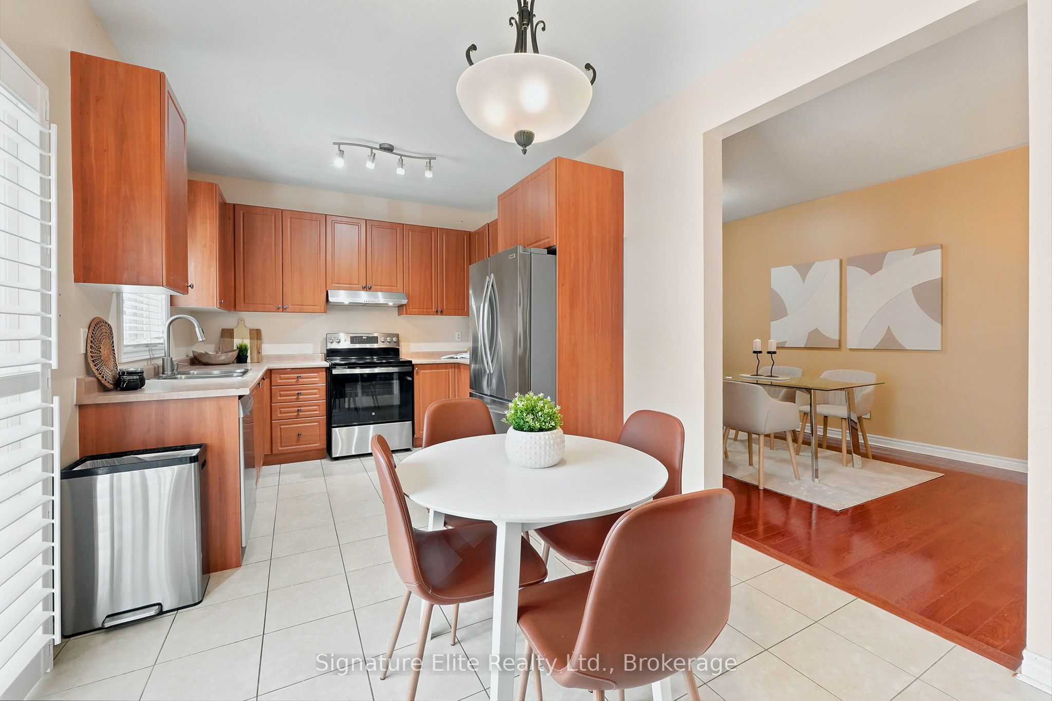 211 Lageer Drive, Whitchurch-Stouffville, ON L4A 0X1 photo 3