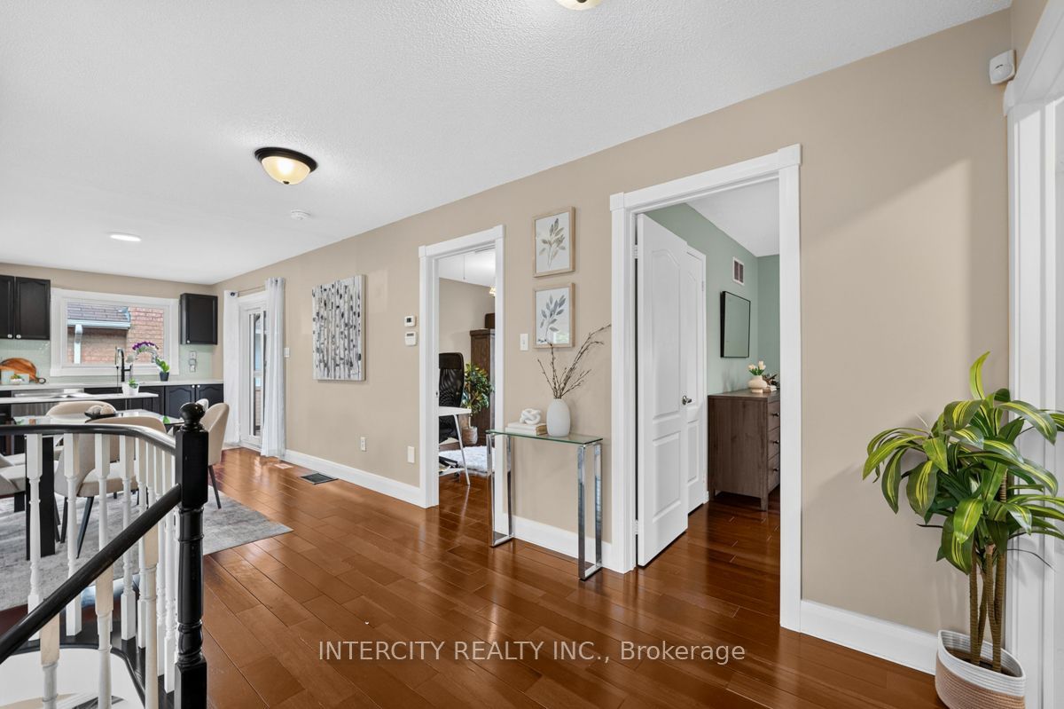 6 Compton Crescent, Bradford West Gwillimbury, ON L3Z 2X5 photo 4