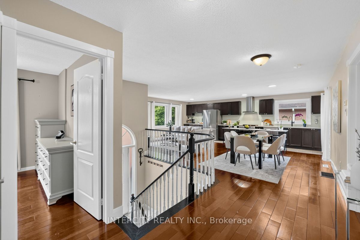 6 Compton Crescent, Bradford West Gwillimbury, ON L3Z 2X5 photo 5