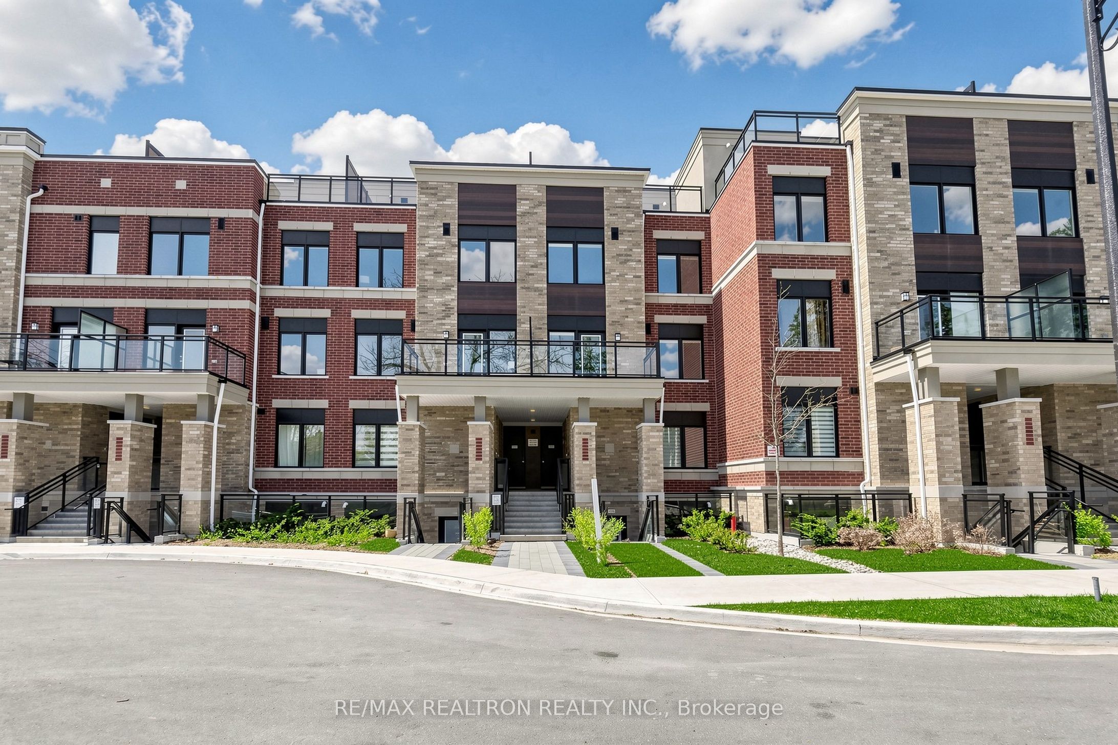 60 Elizabeth Street 3405, Richmond Hill, ON L4C 5W2 photo 3