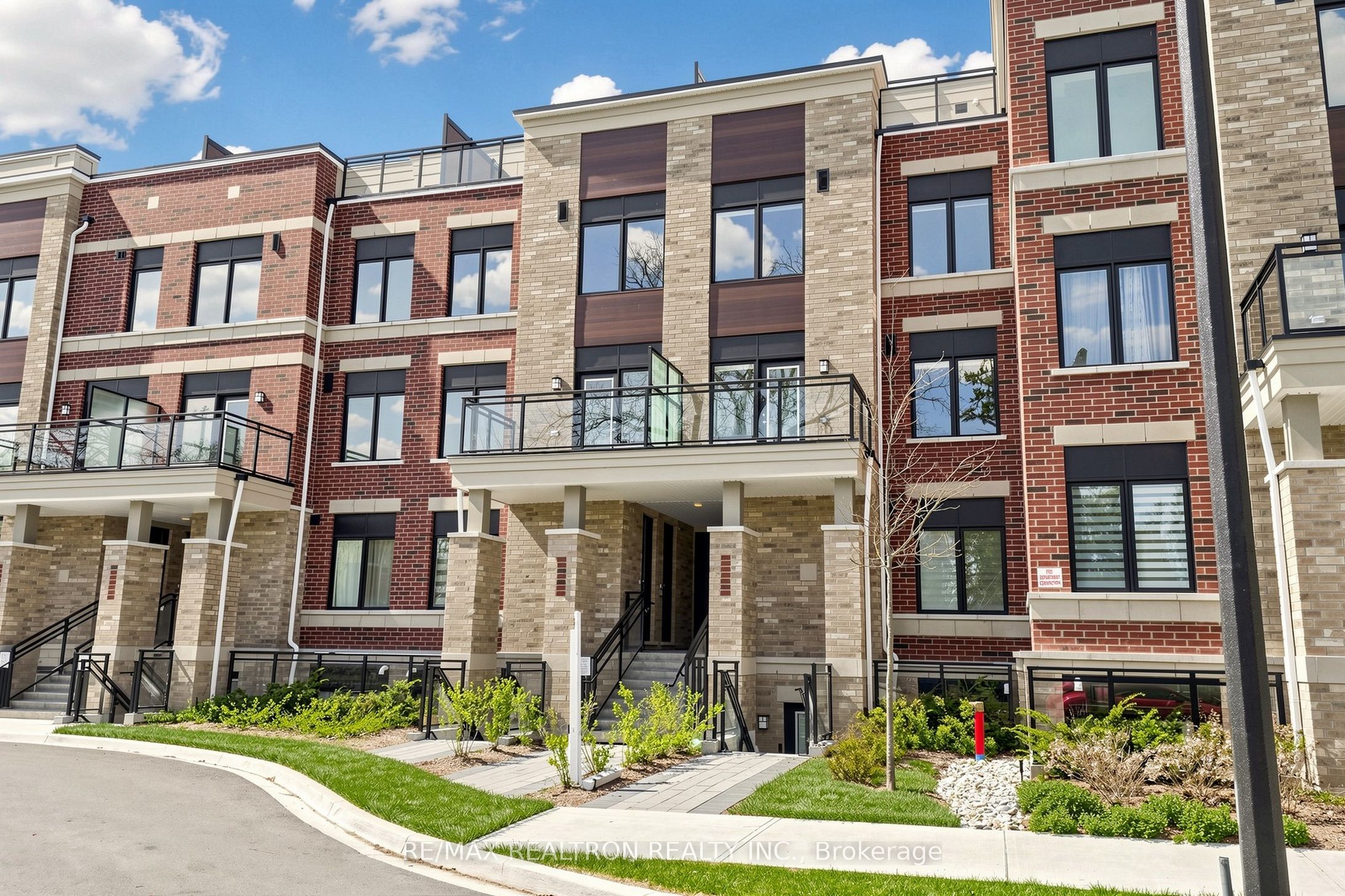 60 Elizabeth Street 3405, Richmond Hill, ON L4C 5W2 photo 4