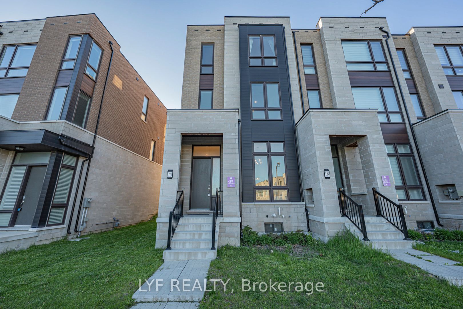 20 Lord Melborne Street, Markham, ON L6C 0Z5