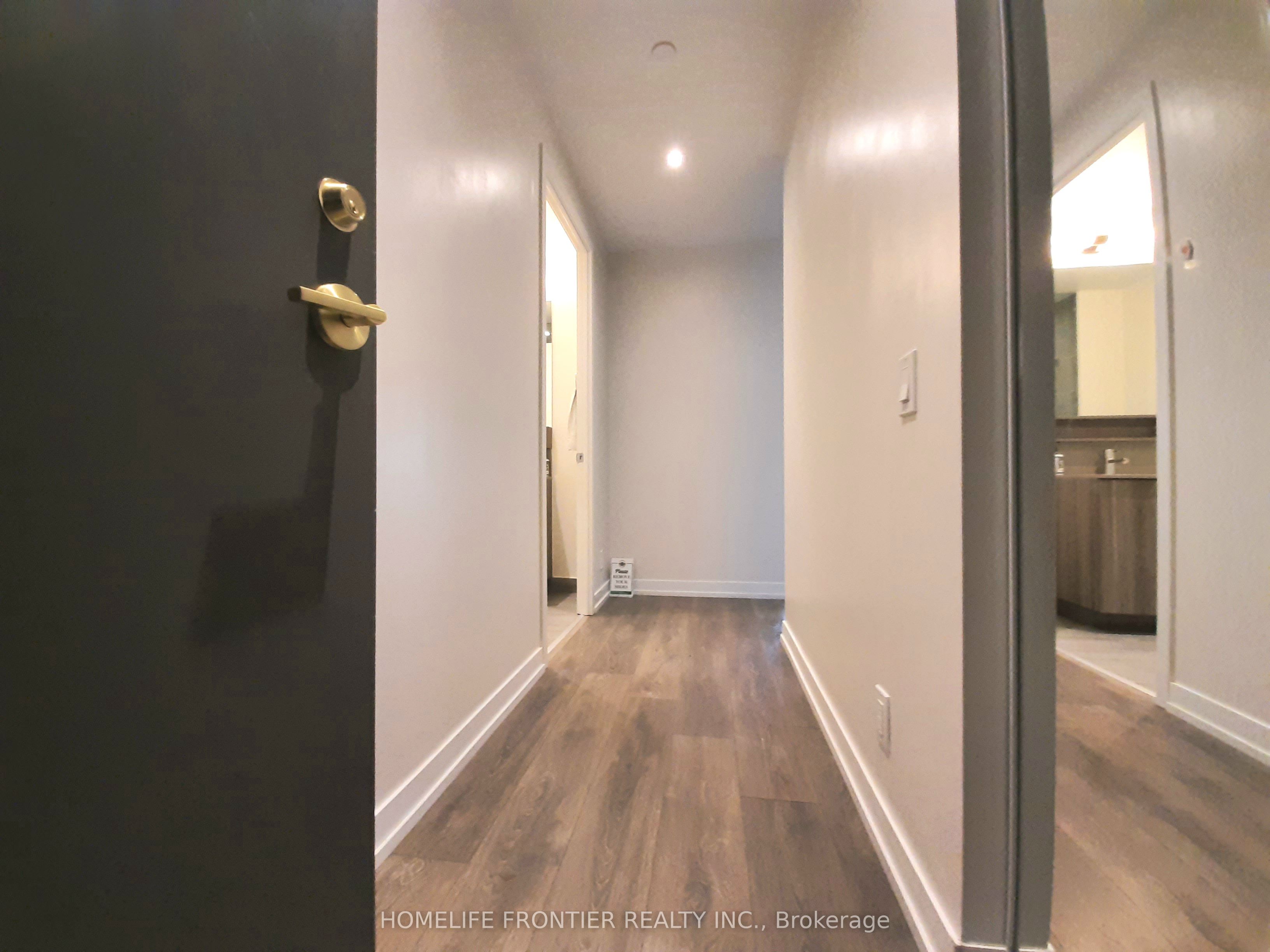 898 Portage Parkway 5906, Vaughan, ON L4K 0J6 photo 2