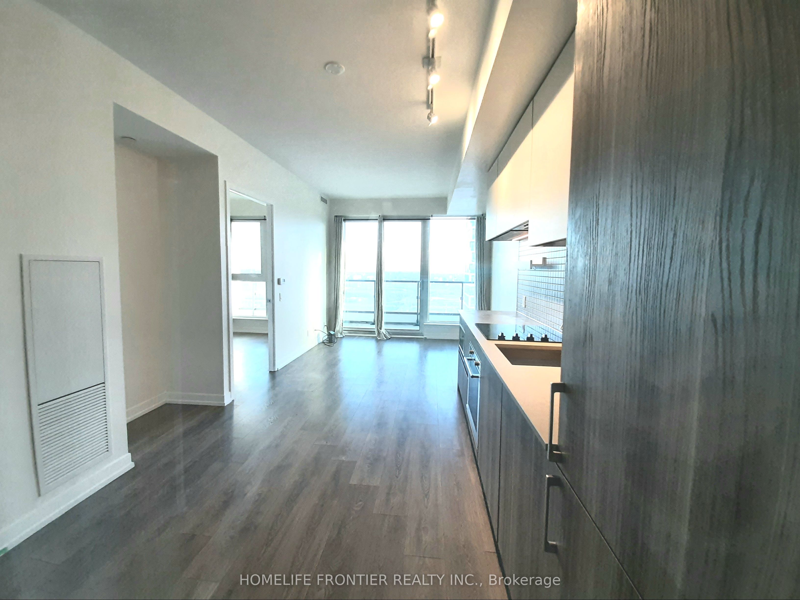 898 Portage Parkway 5906, Vaughan, ON L4K 0J6 photo 5