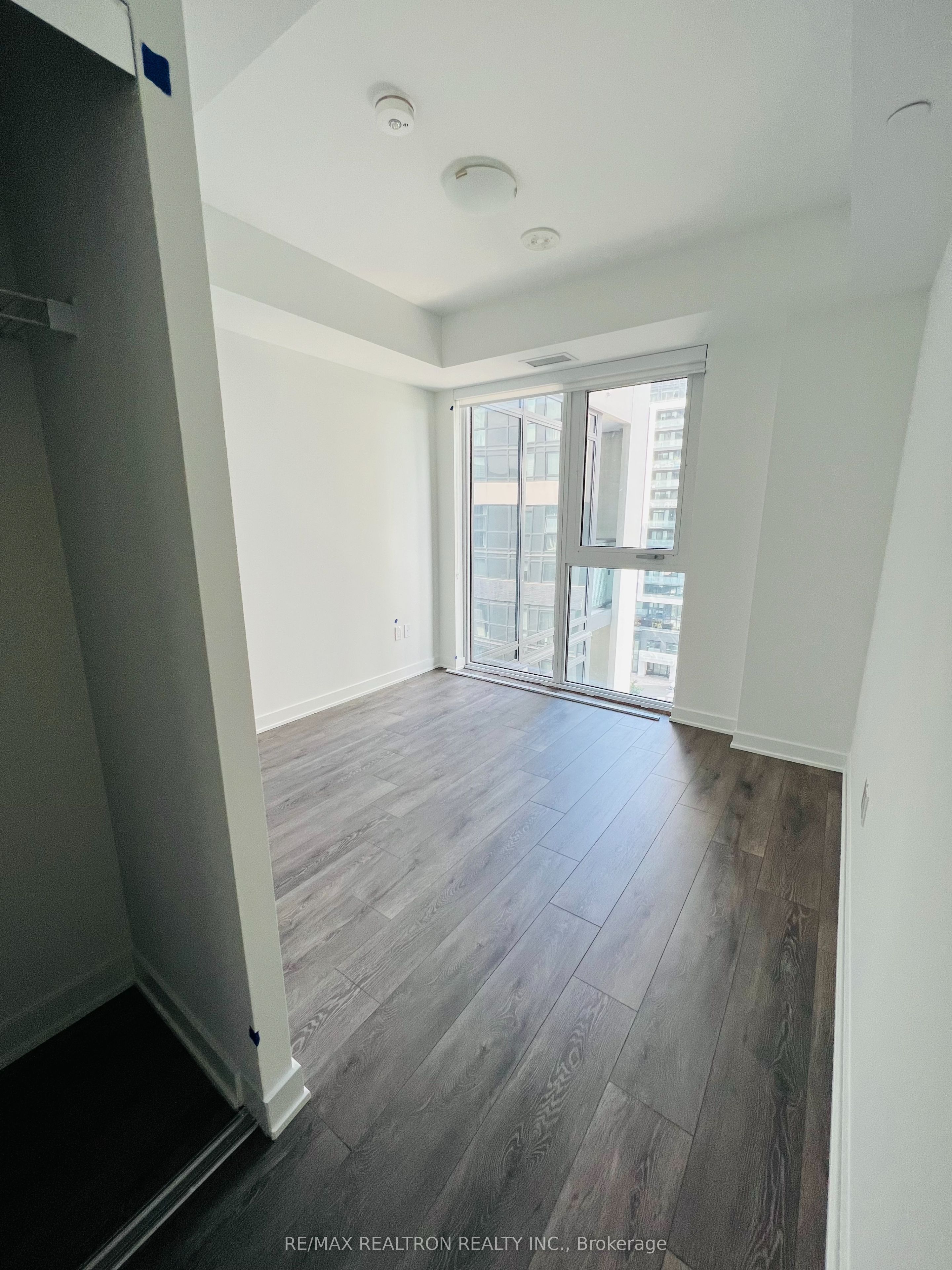 105 Oneida Crescent 904, Richmond Hill, ON L4B 0H6 photo 5