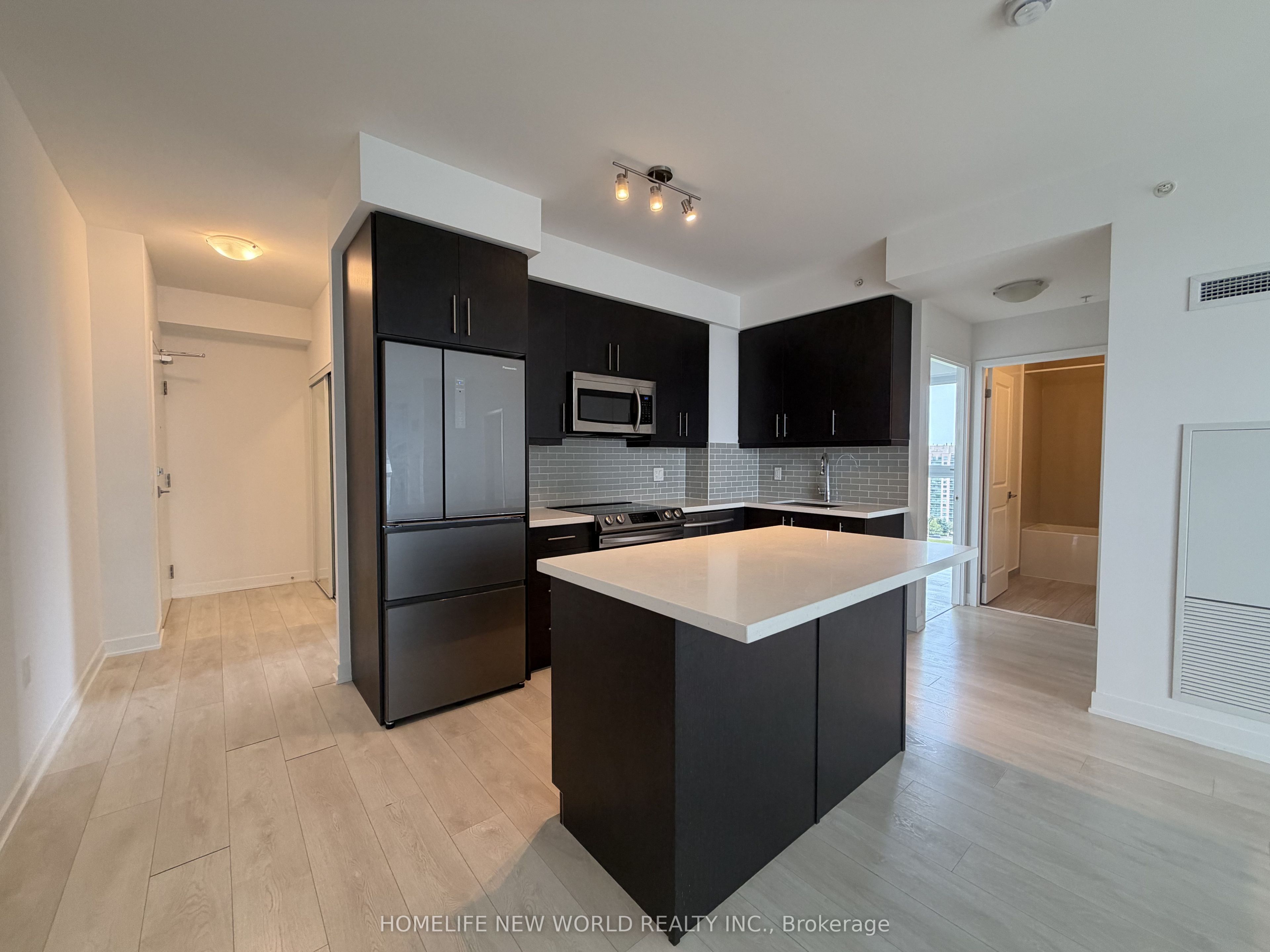 75 Oneida Crescent 1210, Richmond Hill, ON L4B 0H3 photo 5