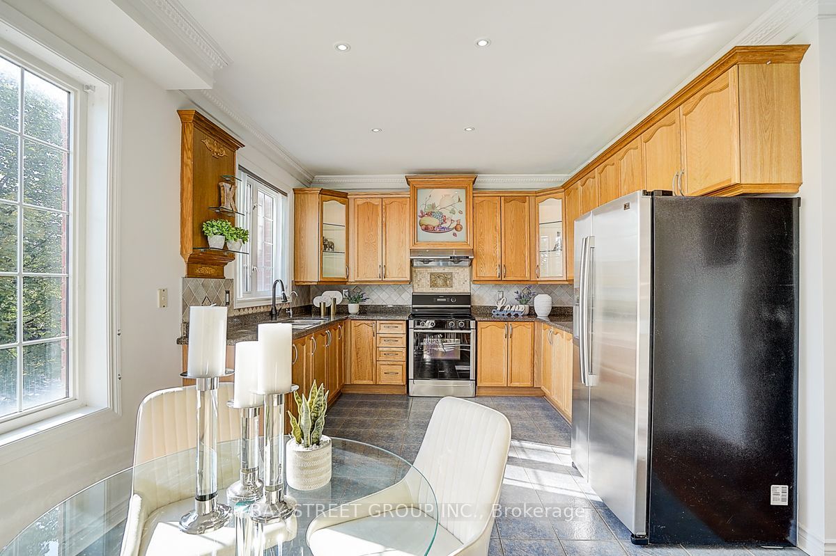 57 Gail Parks Crescent, Newmarket, ON L3X 3B9 photo 5