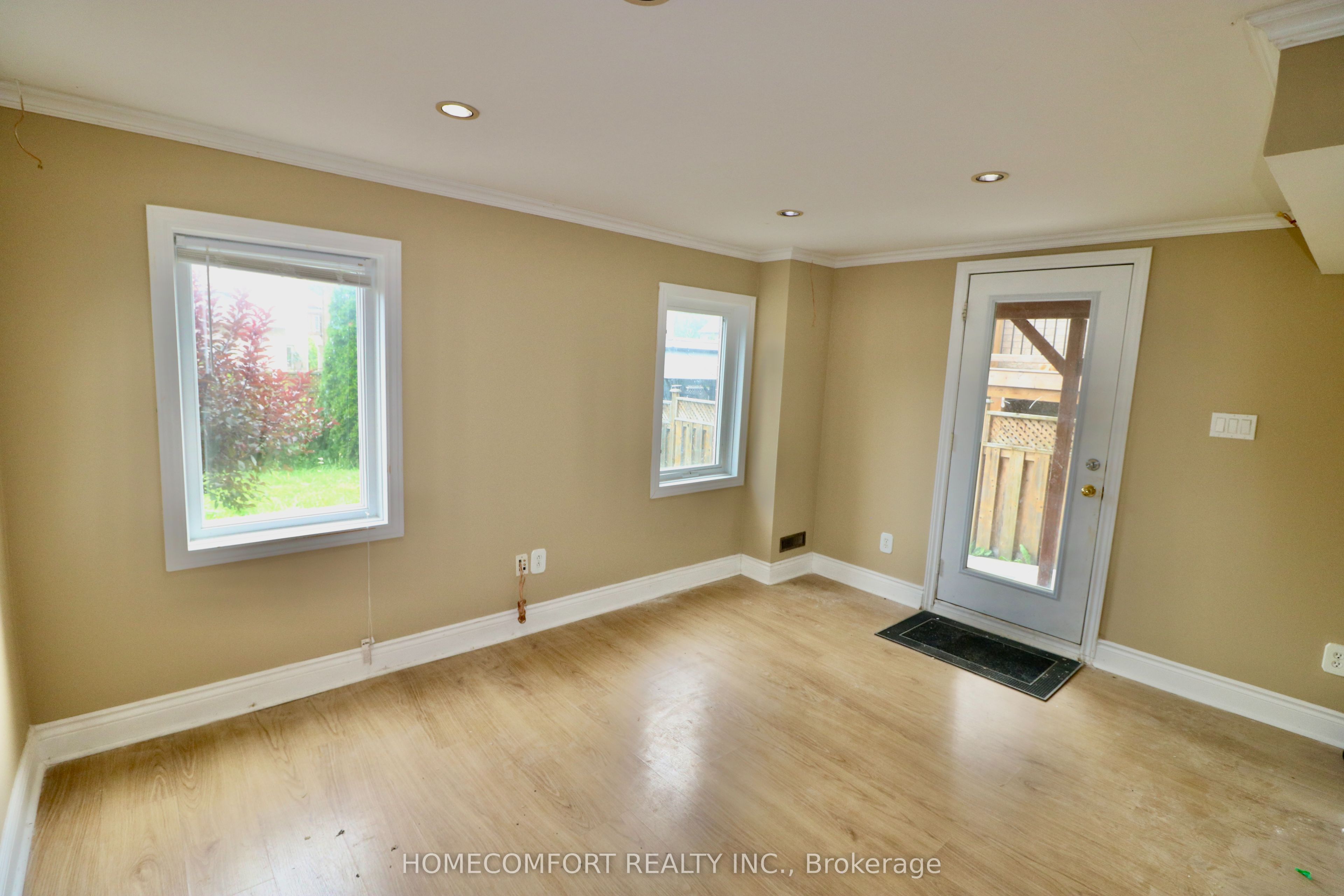 126 Gamble Glen Crescent Lower, Richmond Hill, ON L4S 2T3 photo 4