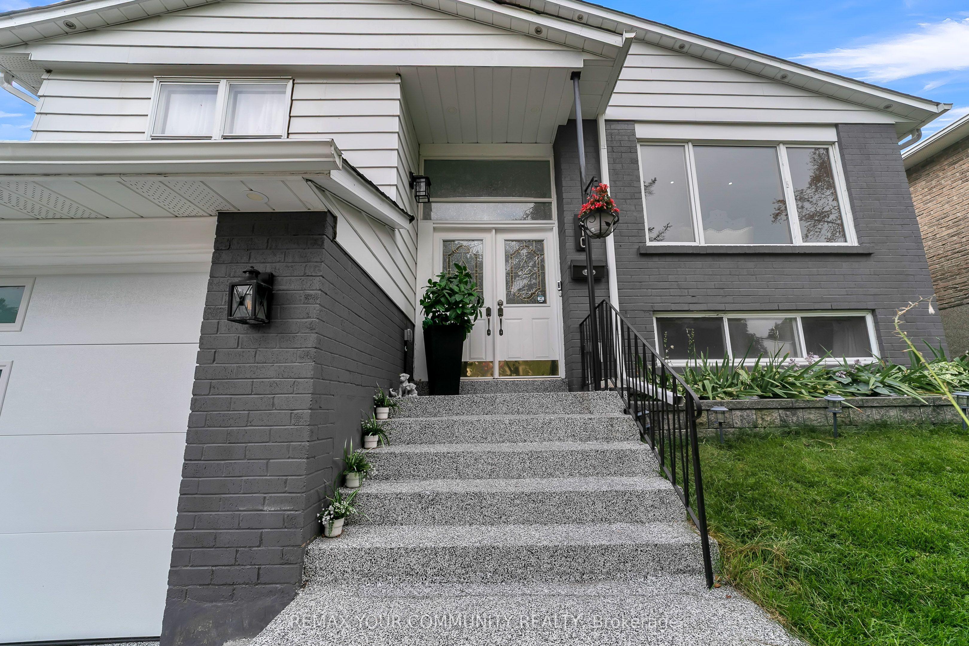 210 Currey Crescent, Newmarket, ON L3Y 5M9 photo 4