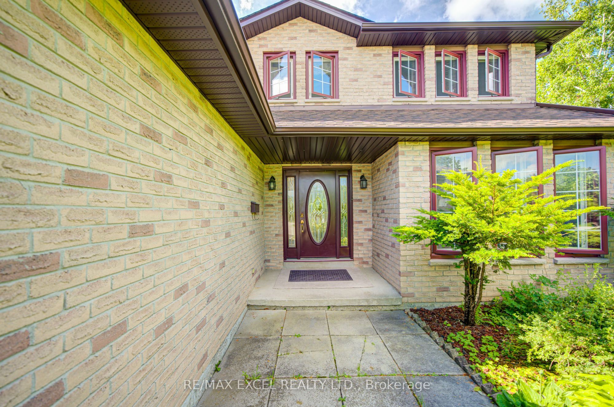 104 Lambeth Court, Newmarket, ON L3Y 6S1 photo 3