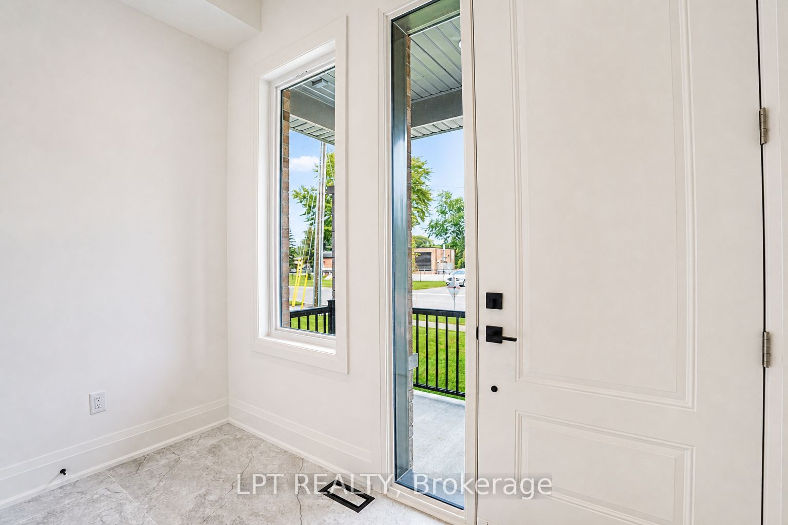 3 Richmond Park Drive, Georgina, ON L4P 0H2 photo 4