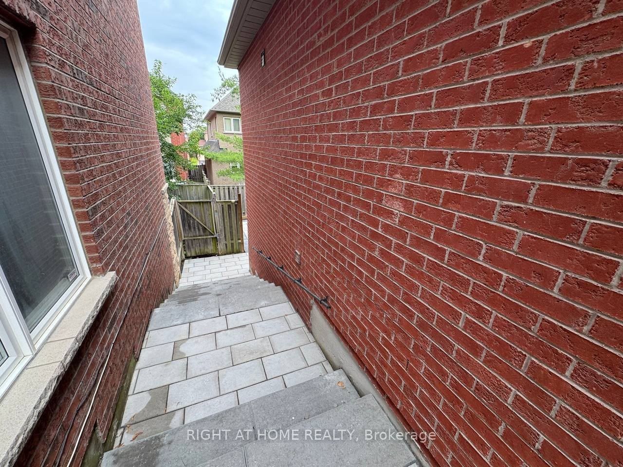 47 Medoc ( Basement) Place, Vaughan, ON L4J 8Y9 photo 2