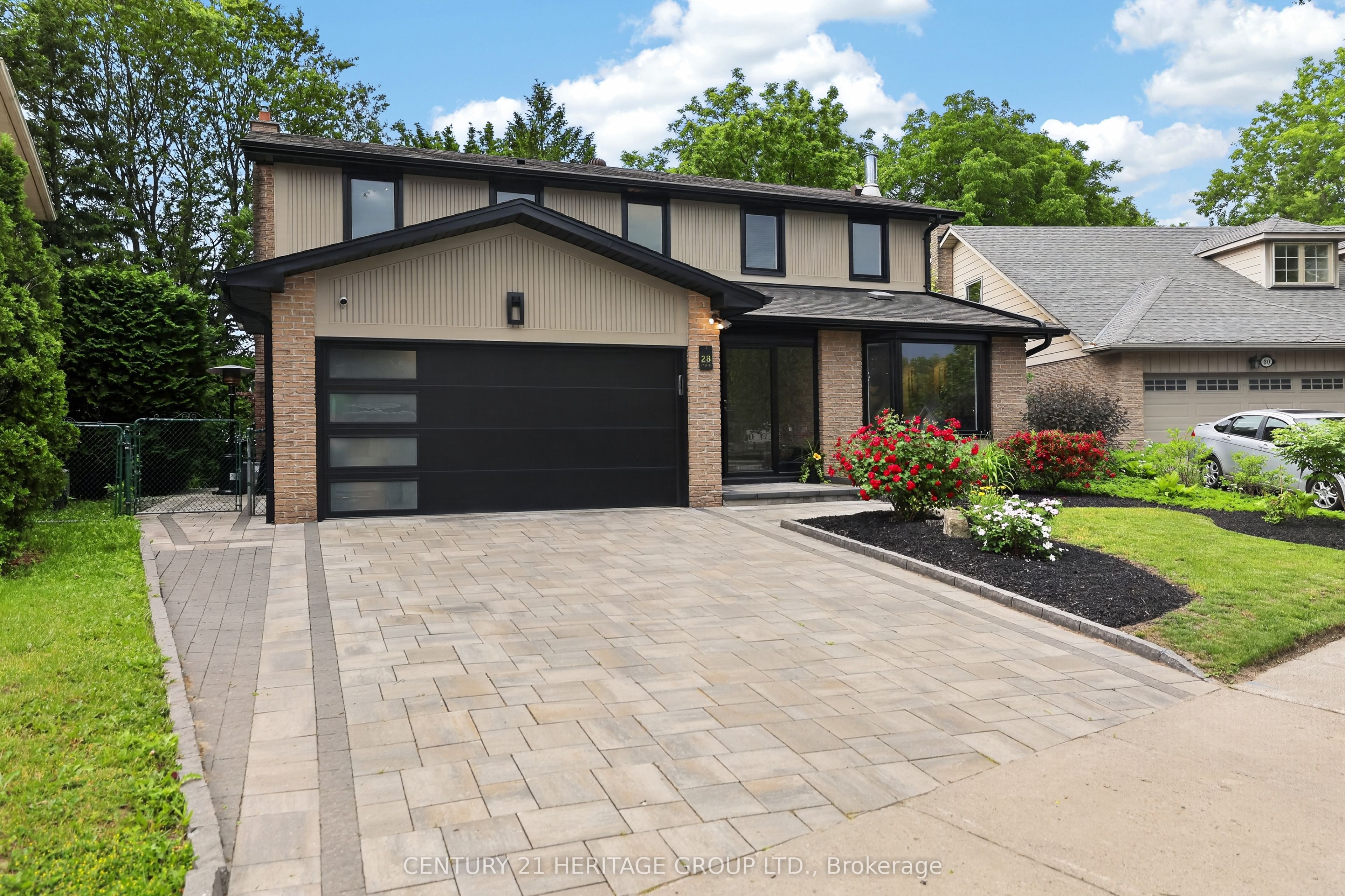 28 Innis Crescent, Richmond Hill, ON L4C 5K2 photo 2
