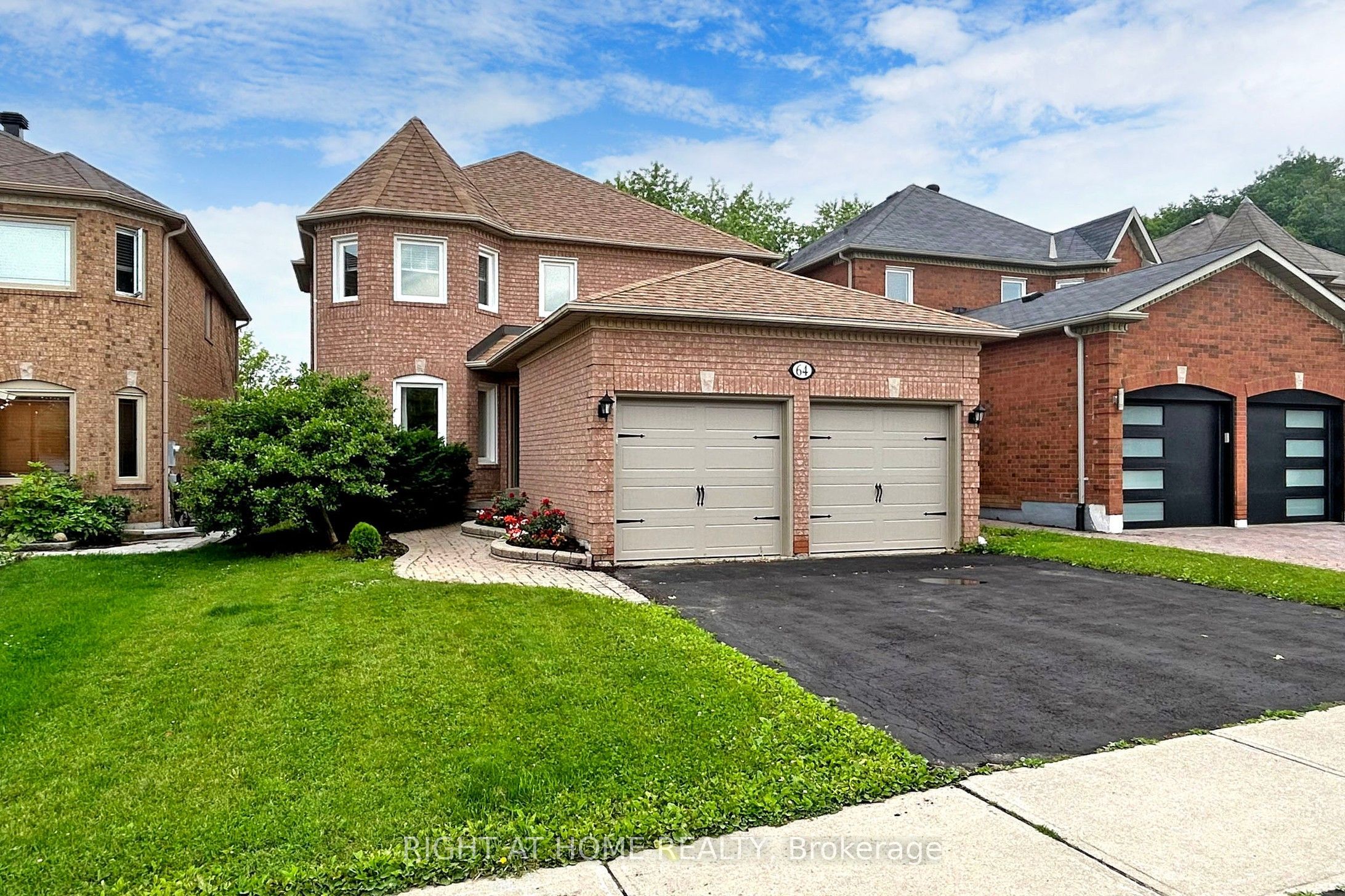 64 Larratt Lane, Richmond Hill, ON L4C 0E7