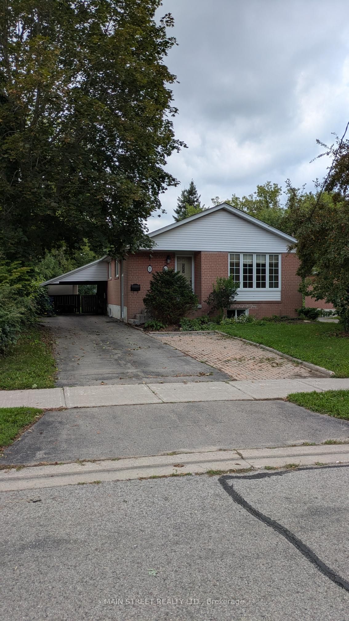 16 Child Drive A, Aurora, ON L4G 1Y5