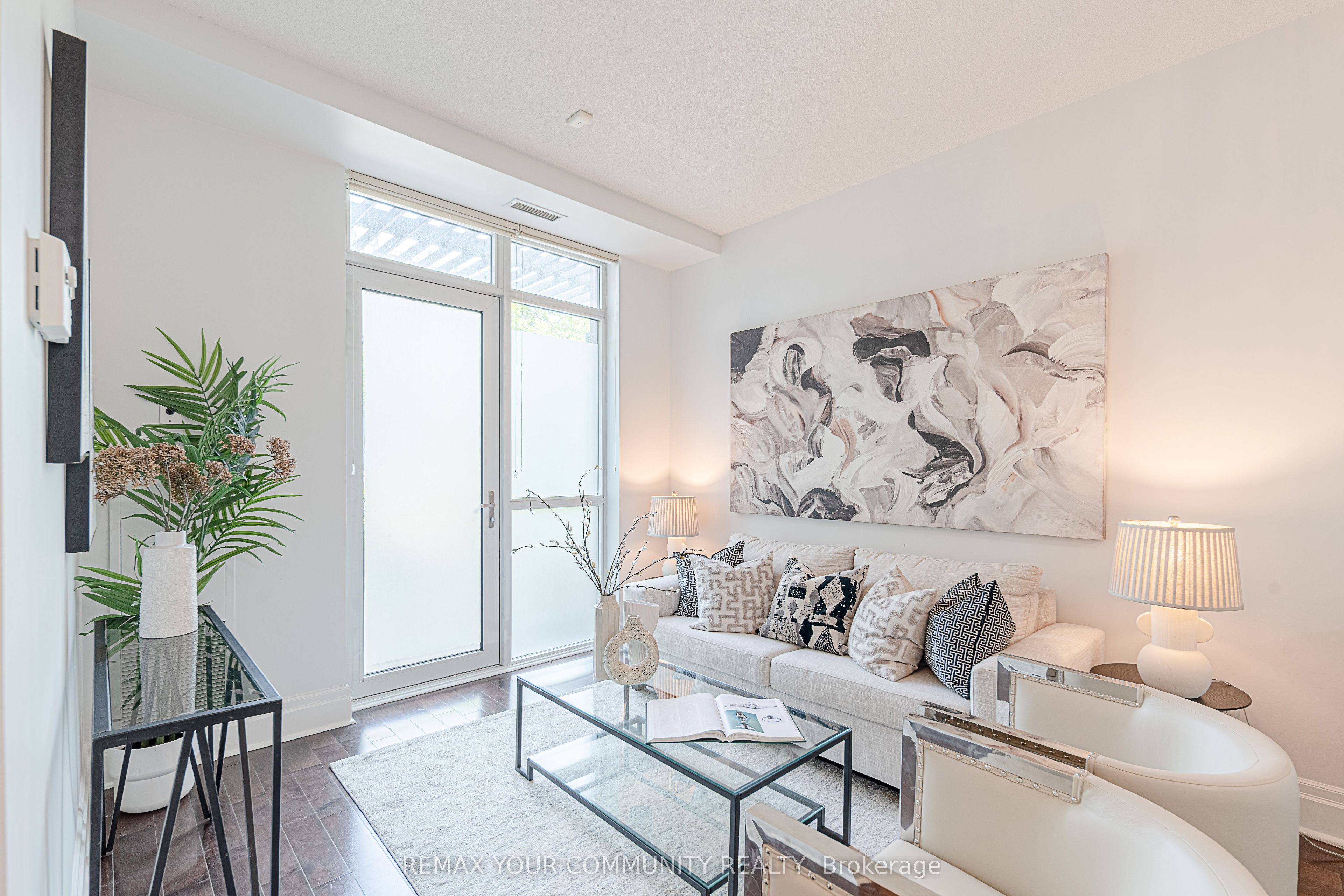 39 Upper Duke Crescent 102, Markham, ON L6G 0B8