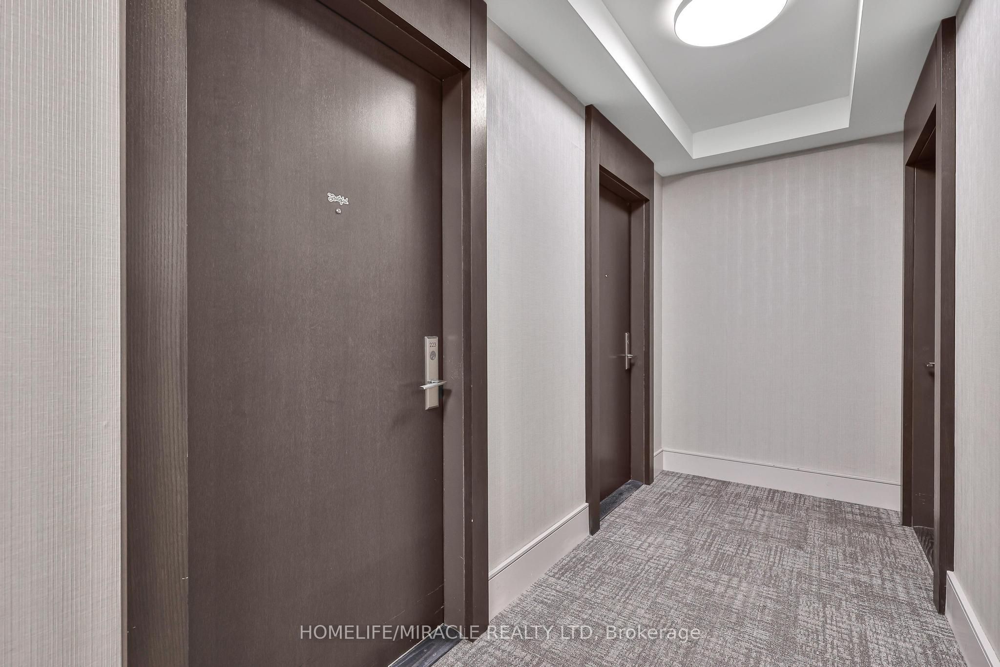9000 Jane Street 223, Vaughan, ON L4K 0M6 photo 2