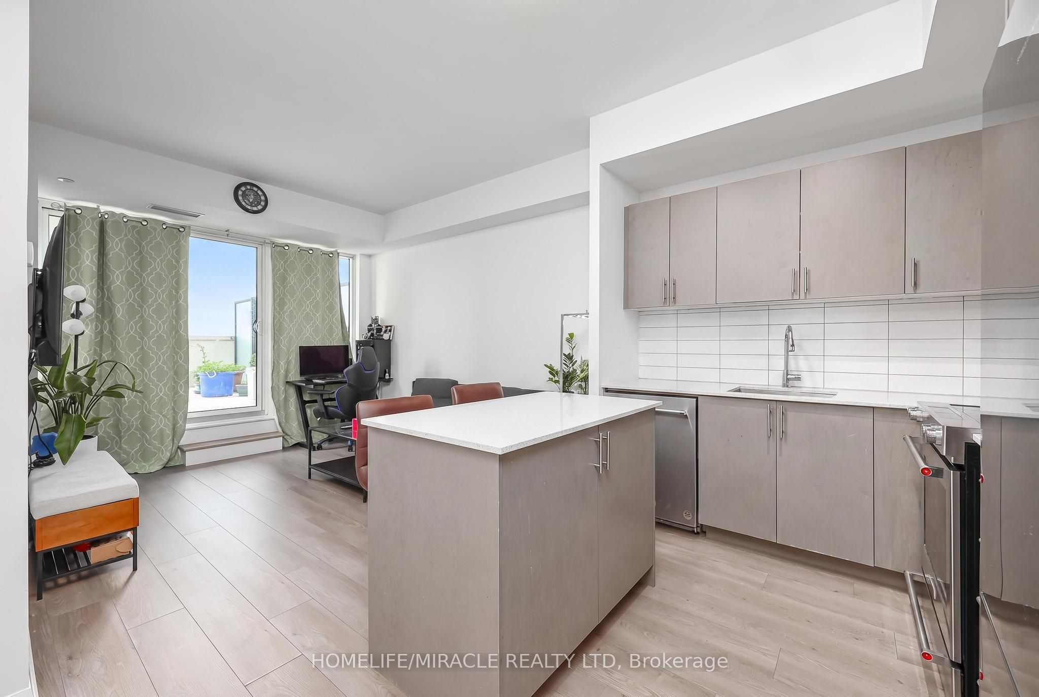 9000 Jane Street 223, Vaughan, ON L4K 0M6 photo 3