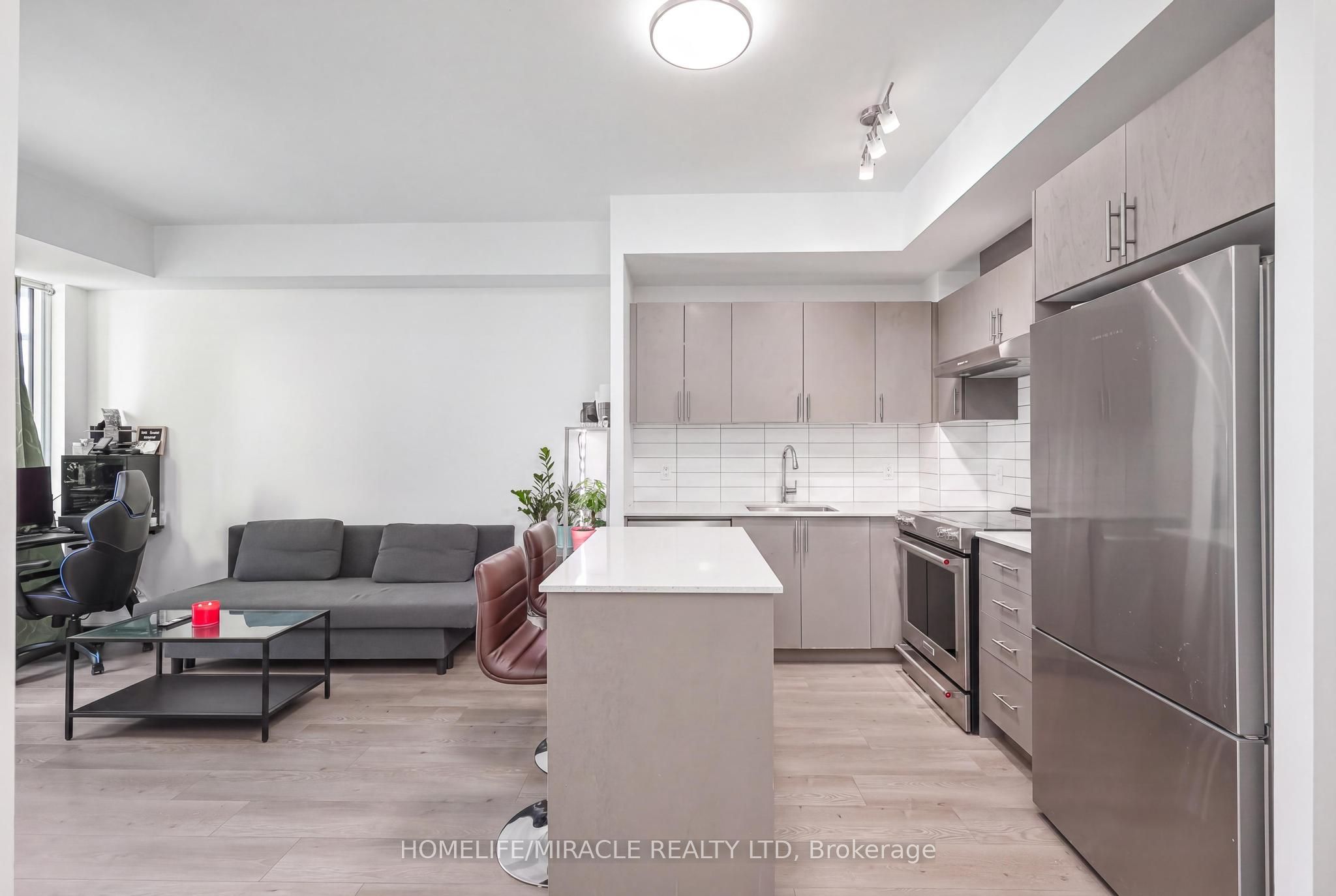 9000 Jane Street 223, Vaughan, ON L4K 0M6 photo 4