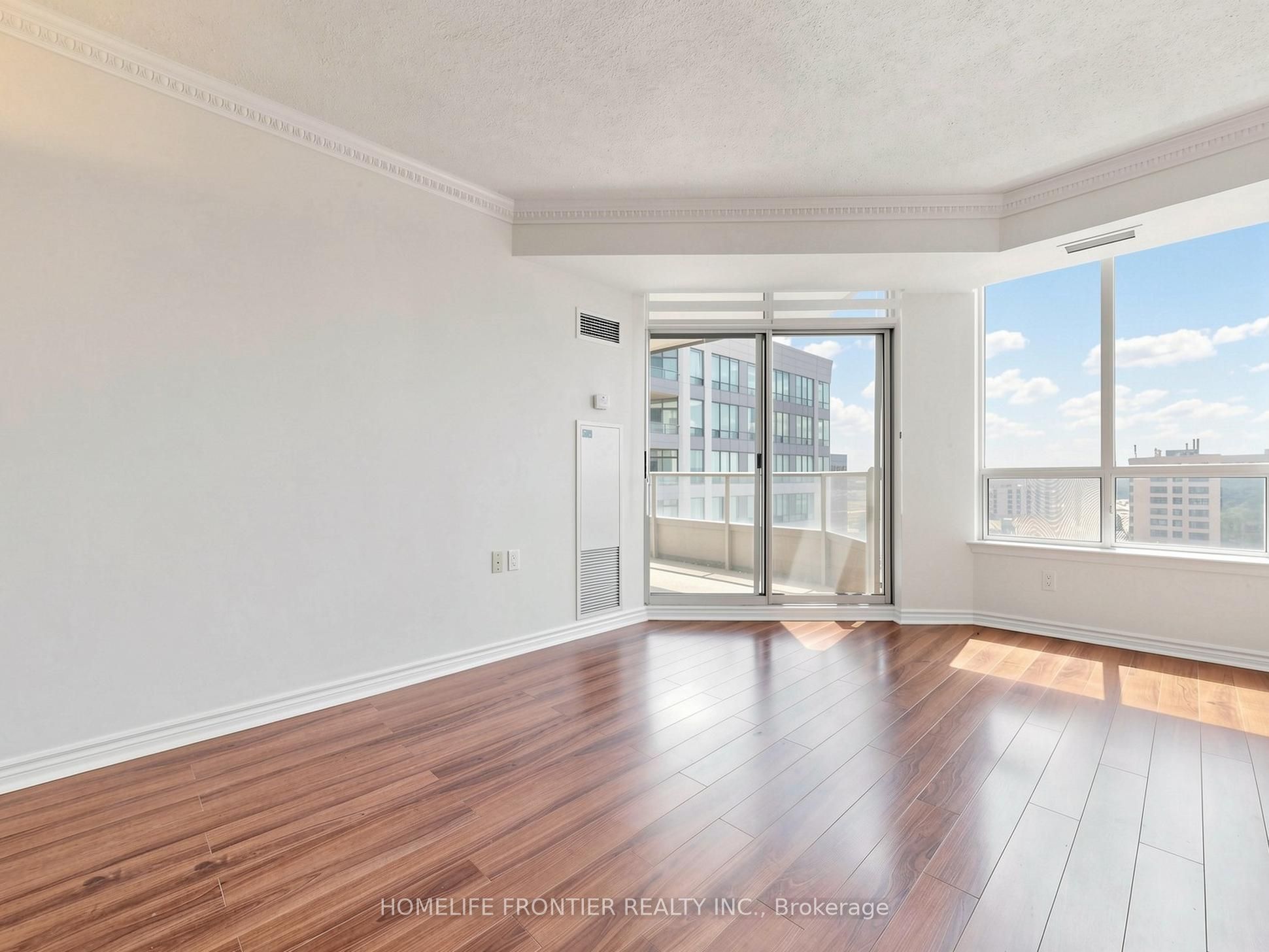 9017 Leslie Street LPH117, Richmond Hill, ON L4B 4R8