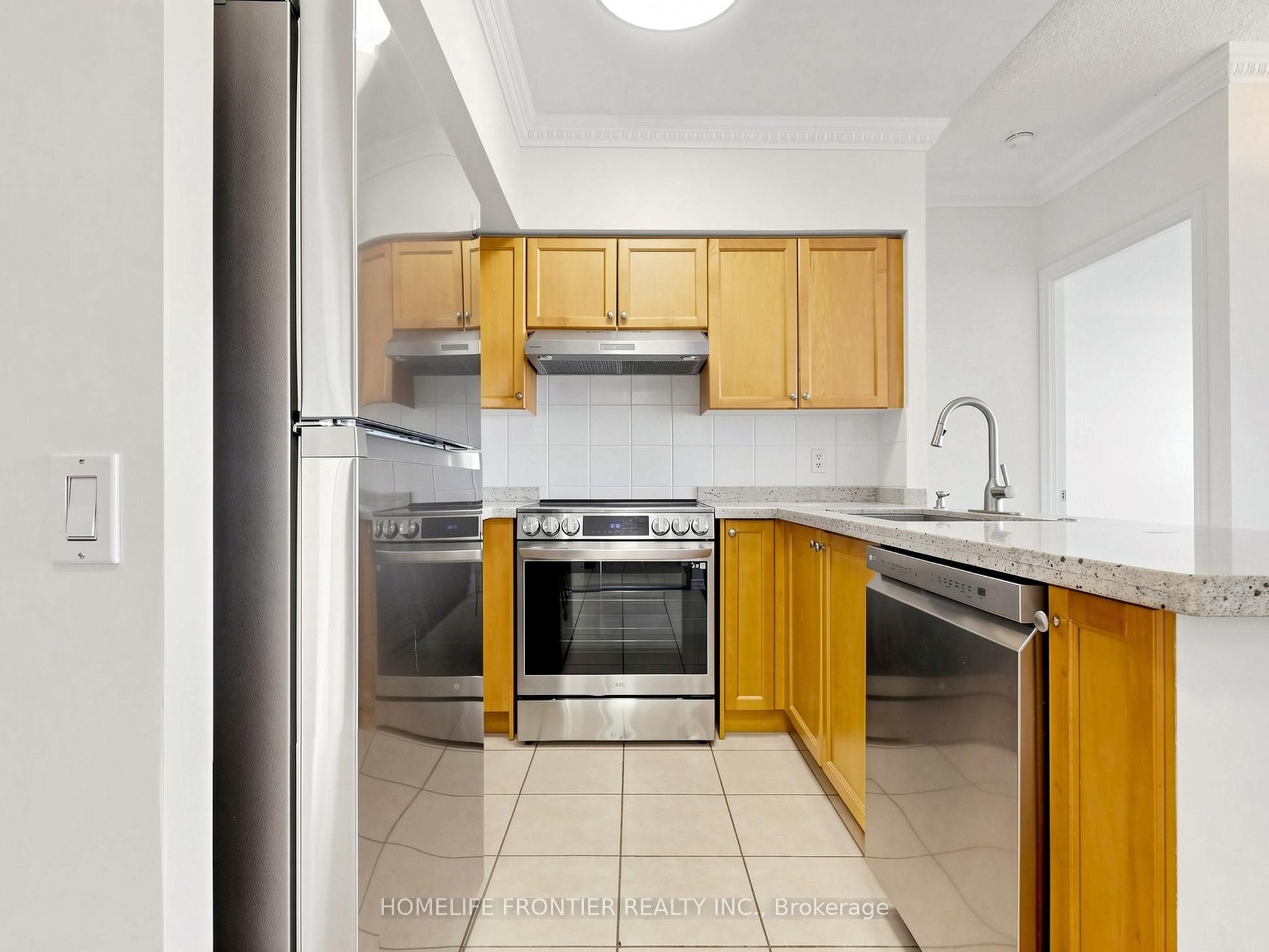 9017 Leslie Street LPH117, Richmond Hill, ON L4B 4R8 photo 5